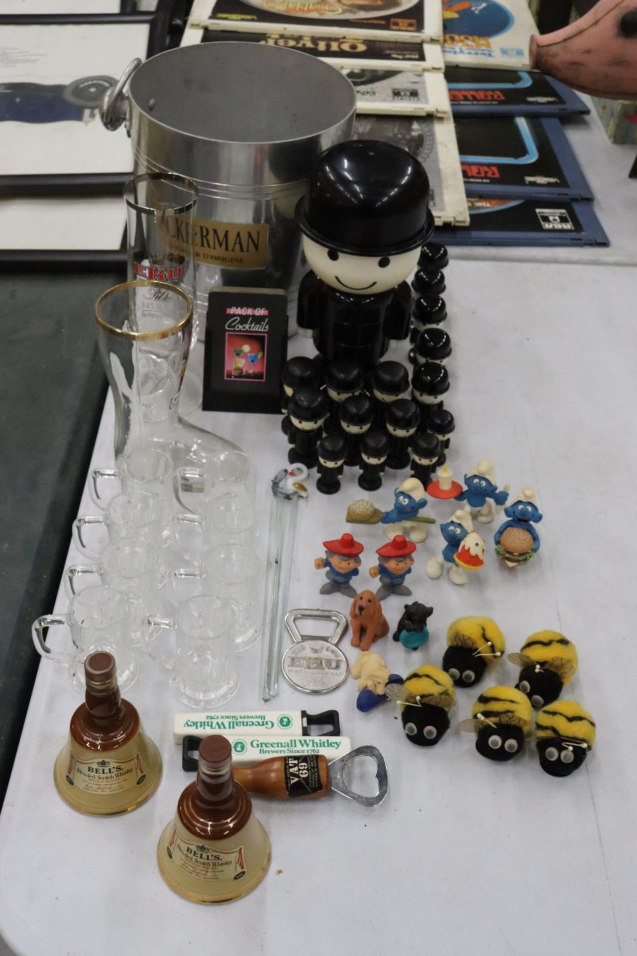 A LARGE QUANTITY OF VINTAGE ITEMS TO INCLUDE HOMEPRIDE MEN, MINIATURE BELLS DECANTERS, GLASSES,