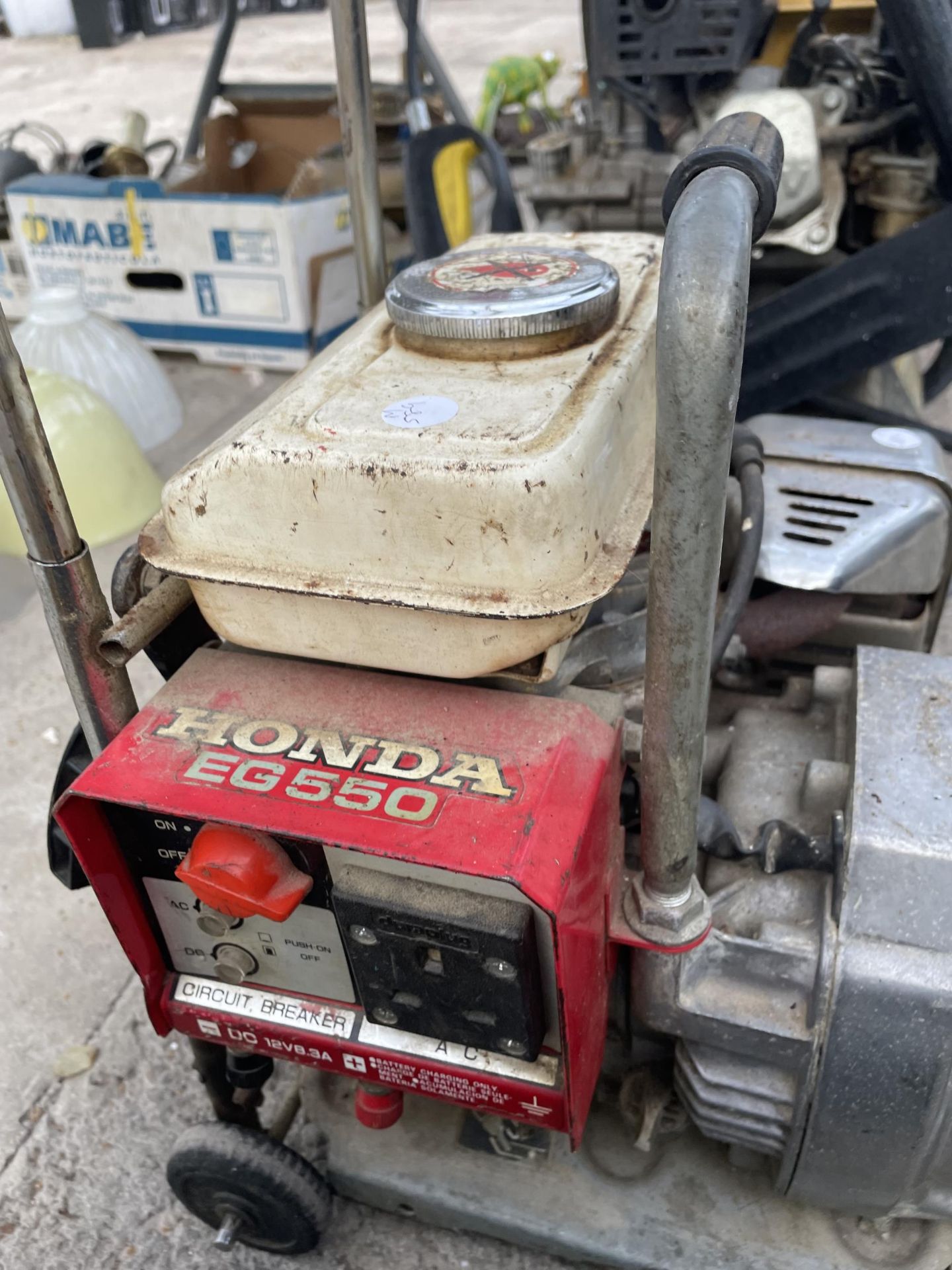 A SMALL HONDA GENERATOR AND TROLLEY BASE - Image 4 of 4