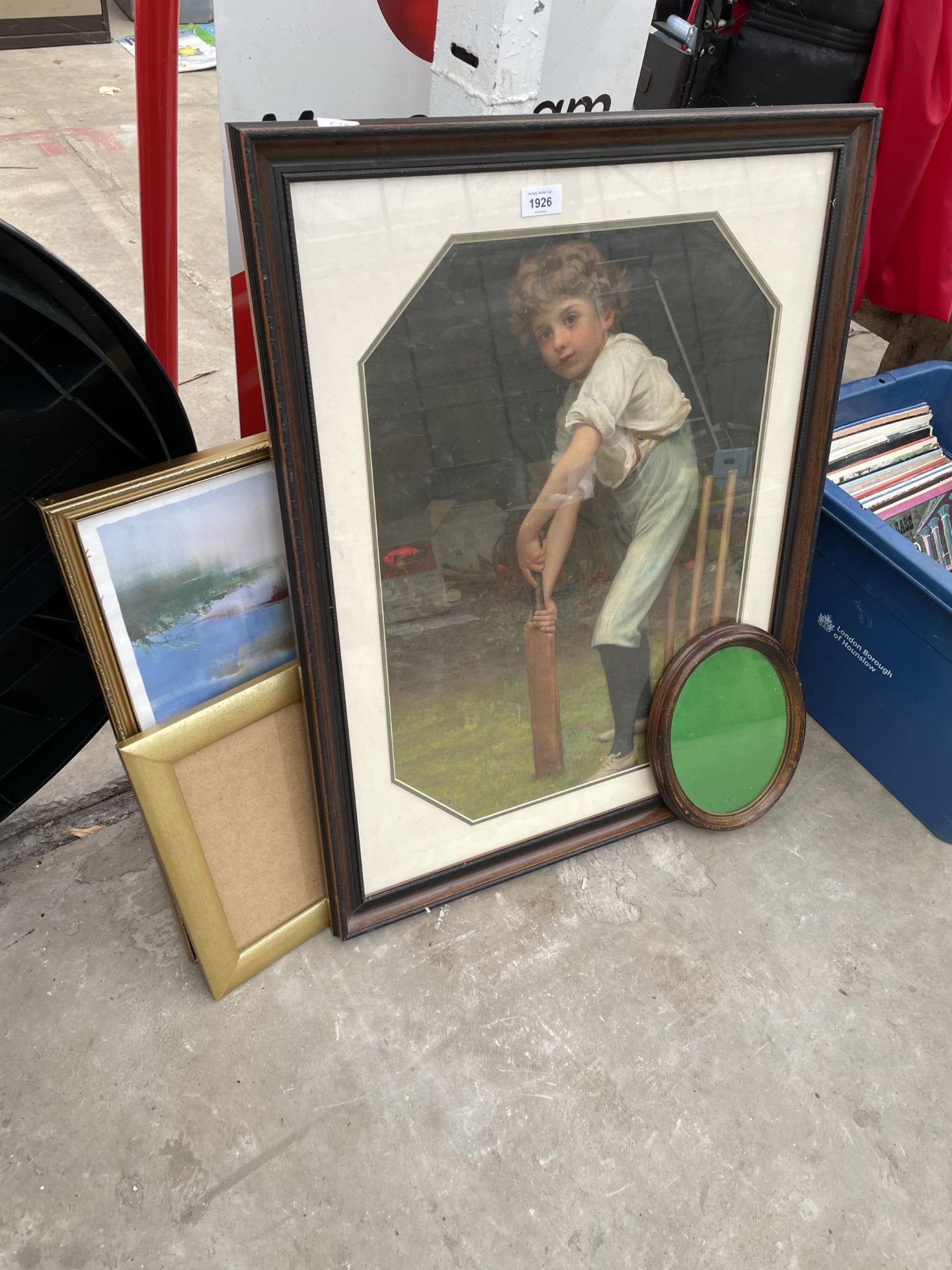 AN ASSORTMENT OF FRAMED PRINTS AND EMPTY PICTURE FRAMES