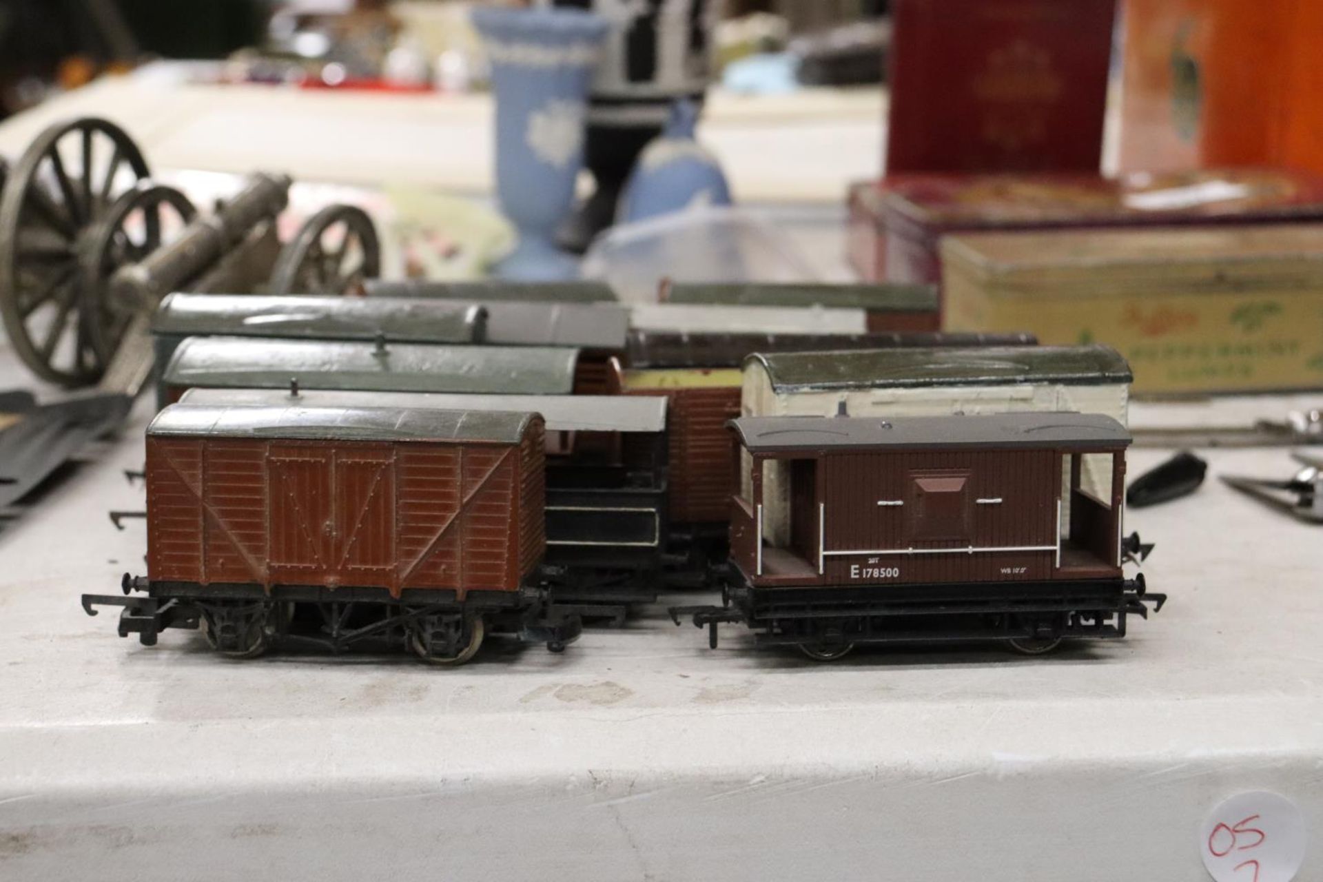 FIFTEEN 'OO' GAUGE ROLLING STOCK - Bild 2 aus 8