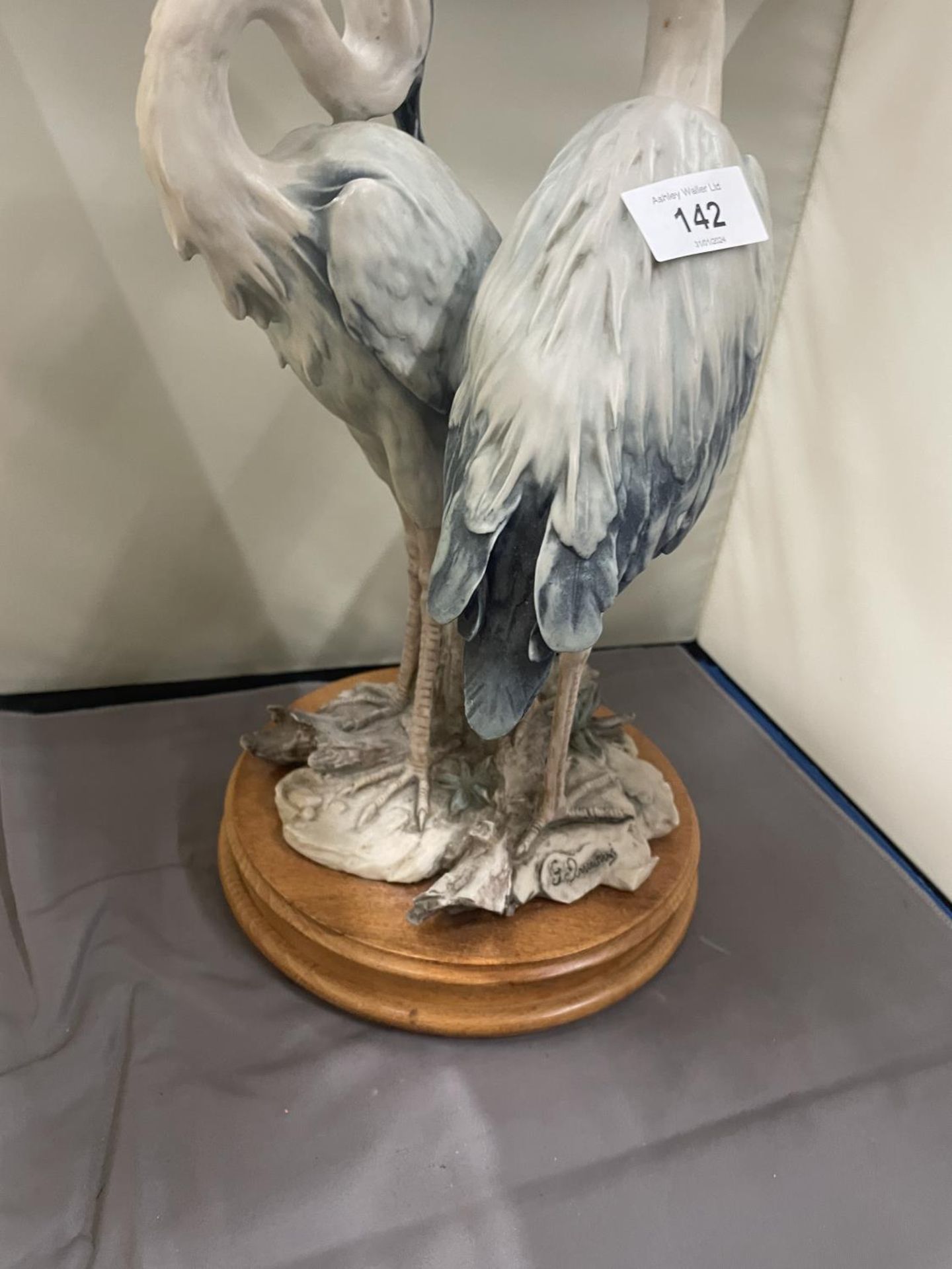A CAPODIMONTE ITALIAN SCULPTURE OF TWO HERONS BY GIUSEPPE ARMANI HEIGHT 41 CM - Image 2 of 3