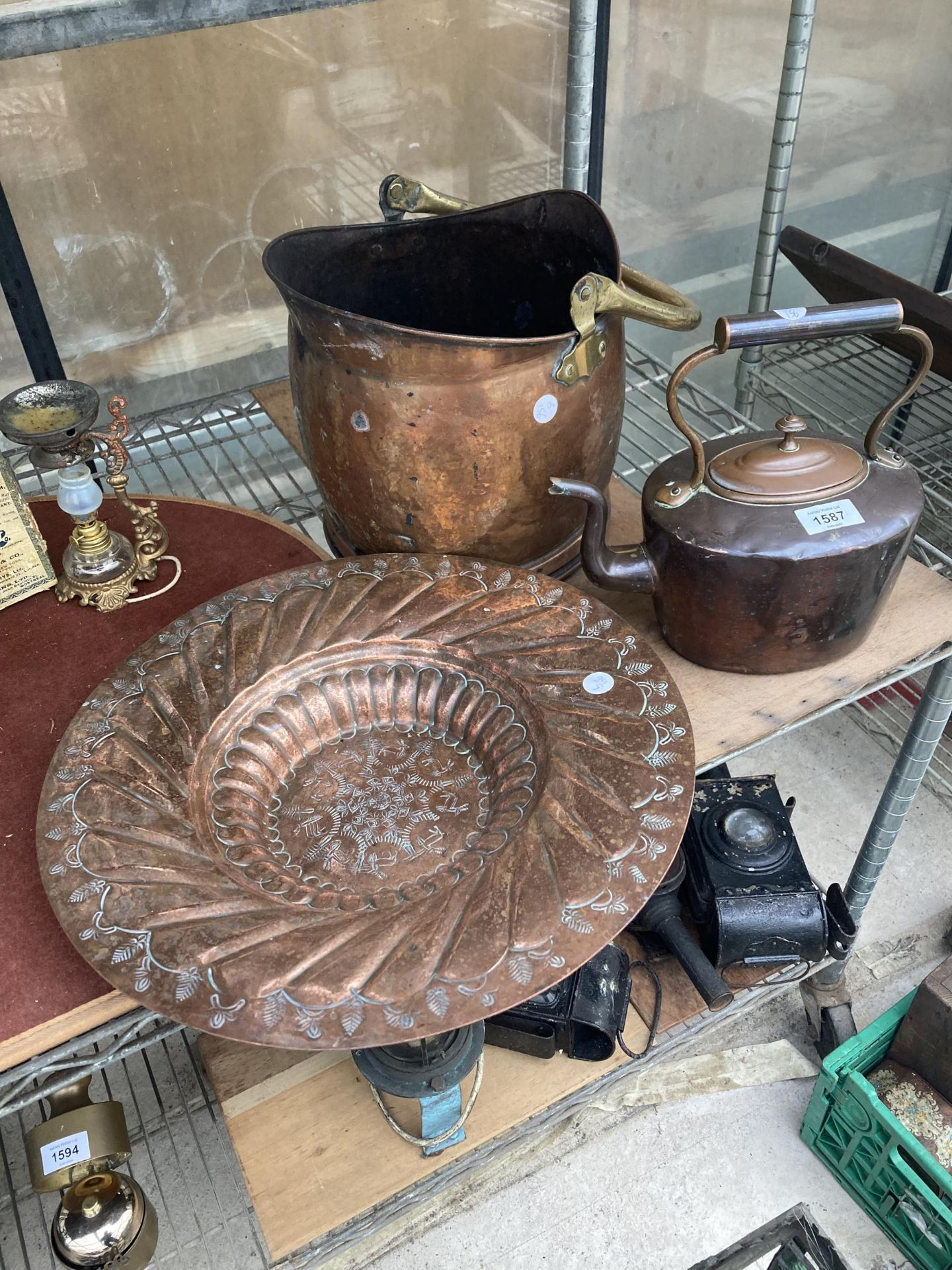 THREE VINTAGE COPPER ITEMS TO INCLUDE A BOWL, COAL BUCKET AND KETTLE