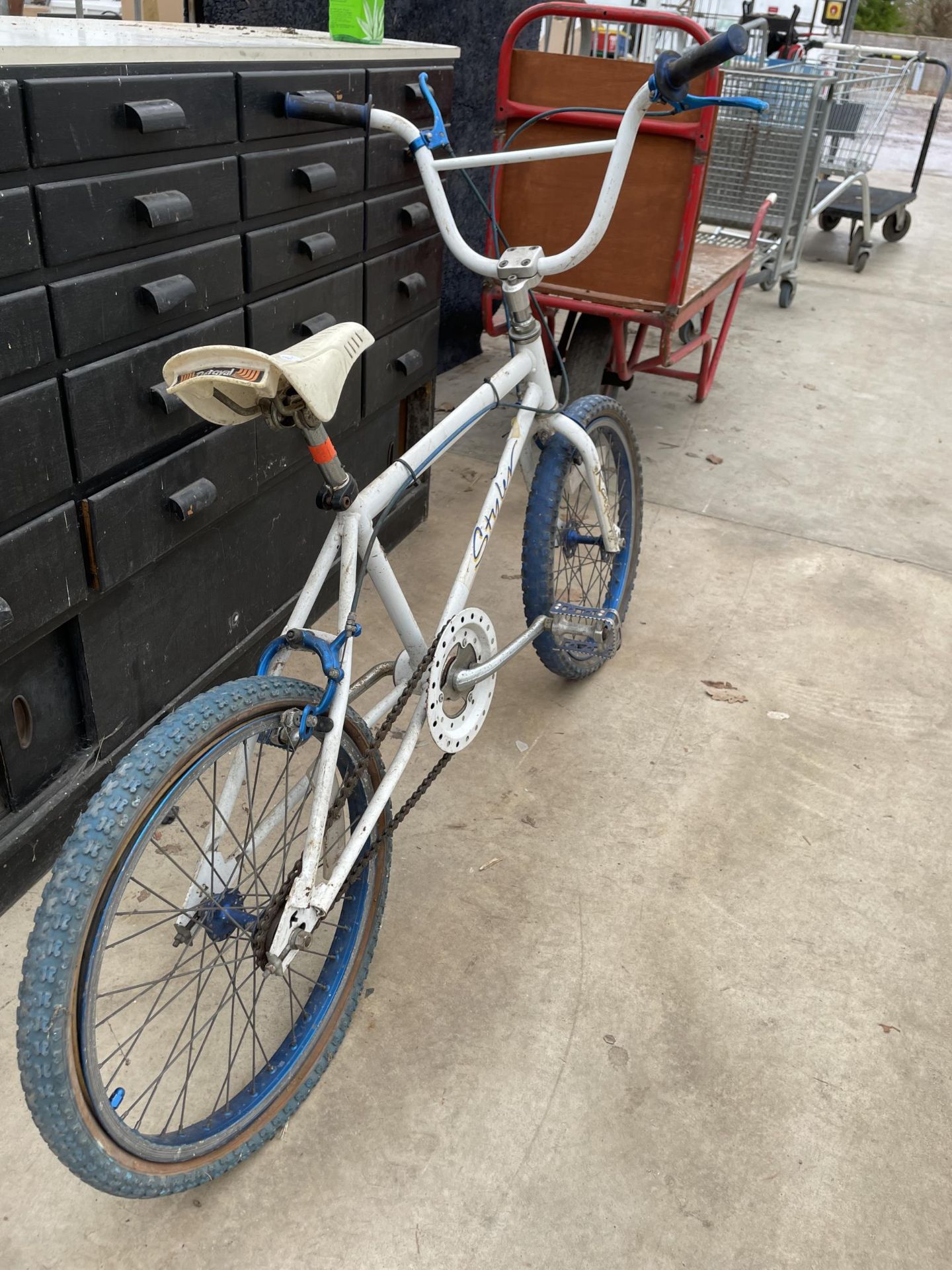 A RETRO RALEIGH STYLER BMX STYLE BIKE - Image 2 of 3