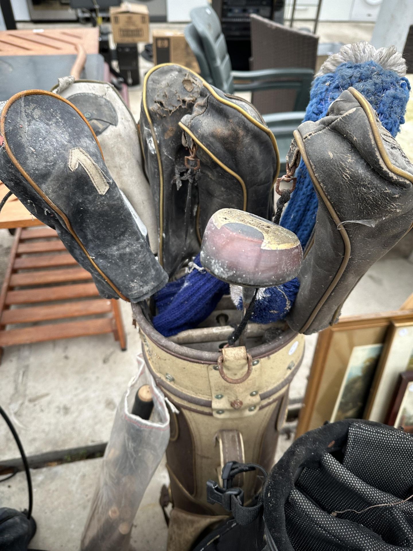 TWO GOLF BAGS AND AN ASSORTMENT OF VINTAGE GOLF CLUBS - Image 3 of 4