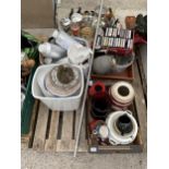 AN ASSORTMENT OF HOUSEHOLD CLEARANCE ITEMS TO INCLUDE CERAMICS AND A VASE ETC