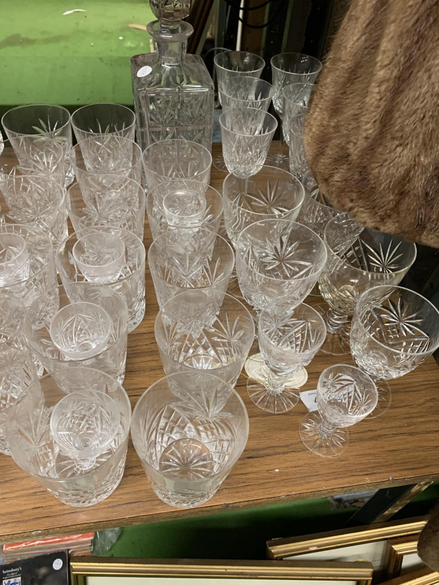 A LARGE QUANTITY OF GLASSES TO INCLUDE WINE, CHAMPAGNE FLUTES, SHERRY, BRANDY, TUMBLERS, ETC PLUS - Image 5 of 5