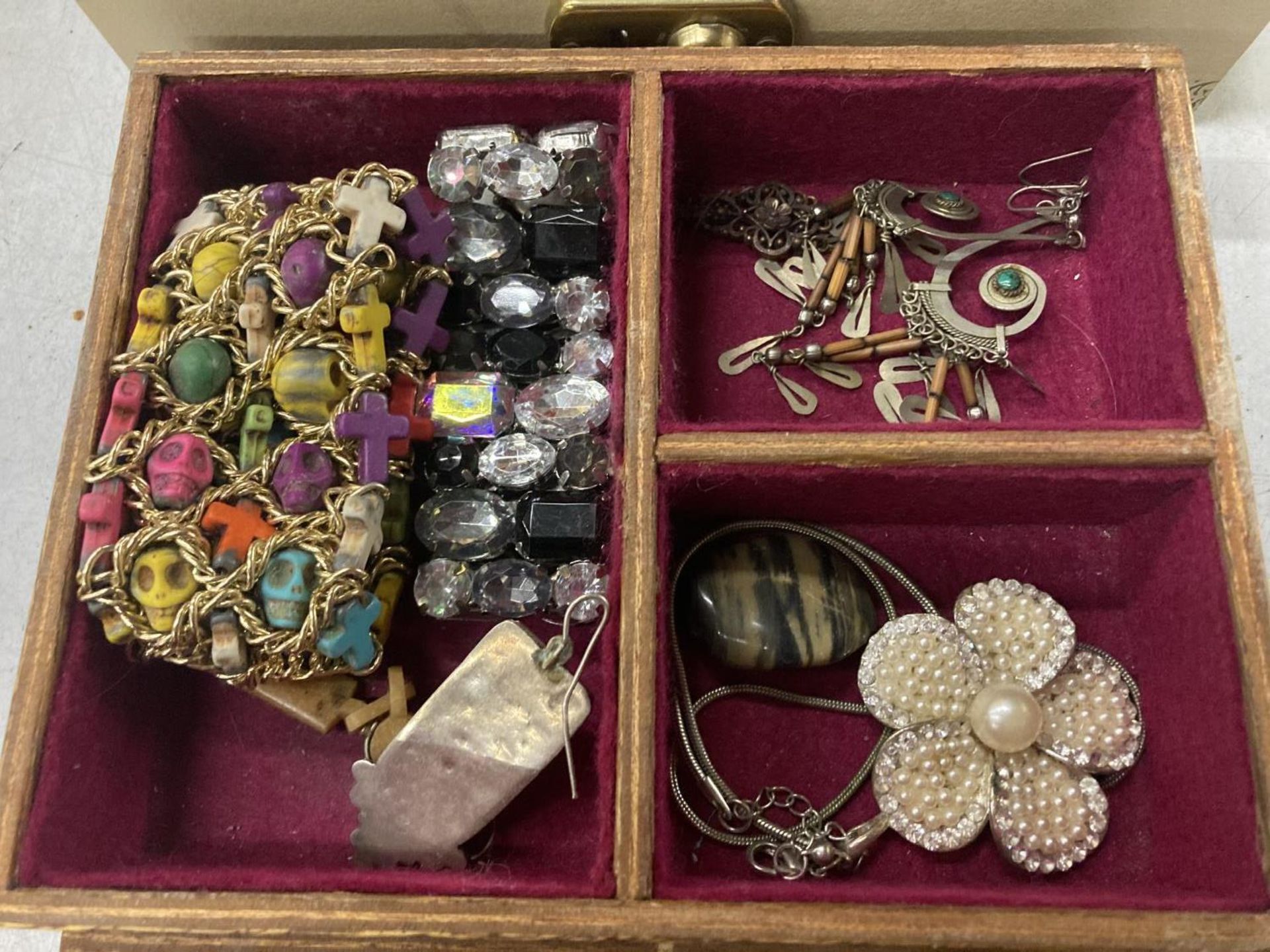 TWO JEWELLERY BOXES TO CONTAIN A LARGE QUANTITY OF COSTUME JEWELLERY - Image 3 of 5