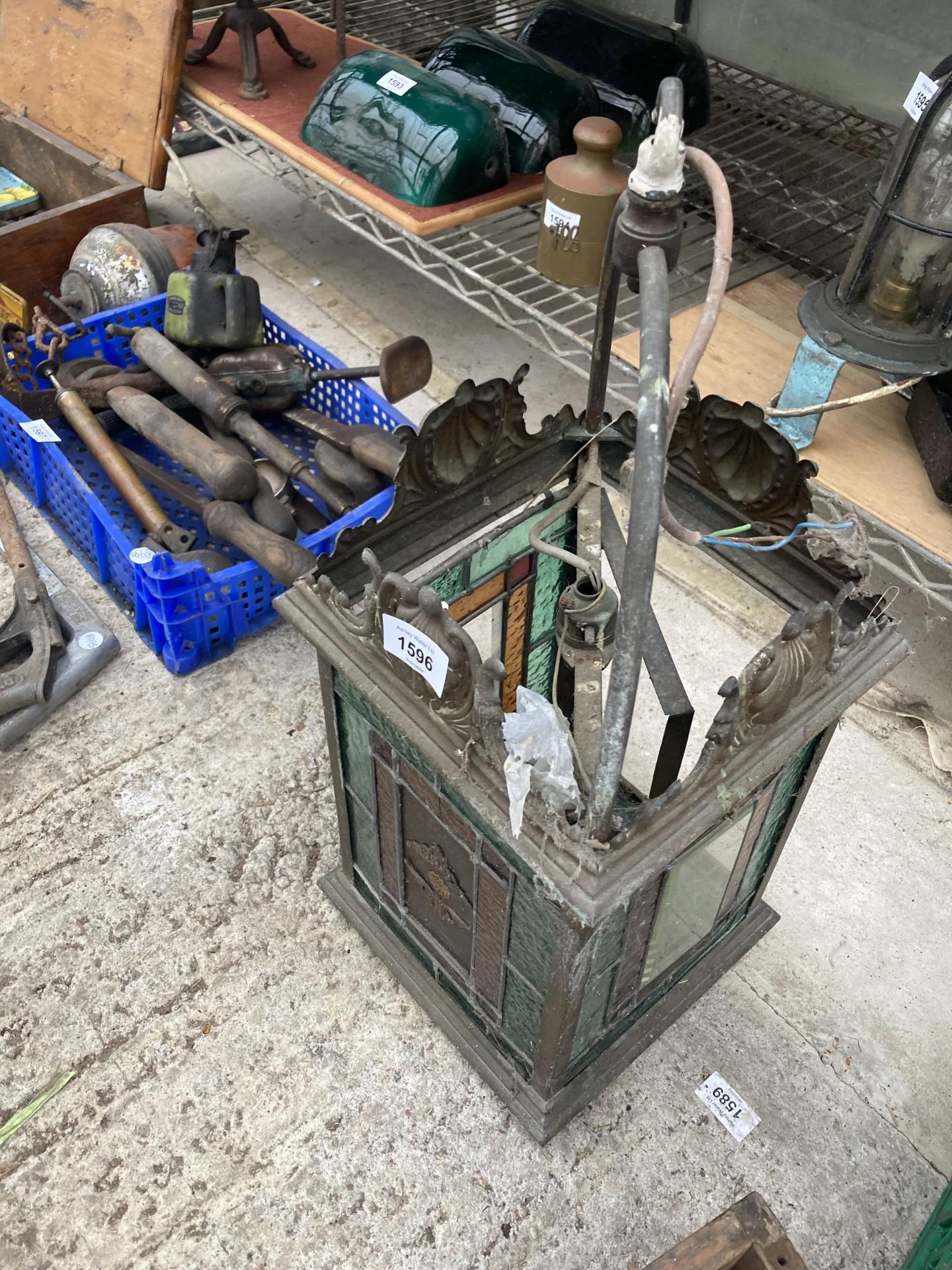 A VINTAGE AND DECORATIVE BRASS LANTERN WITH STAINED GLASS - Image 2 of 4