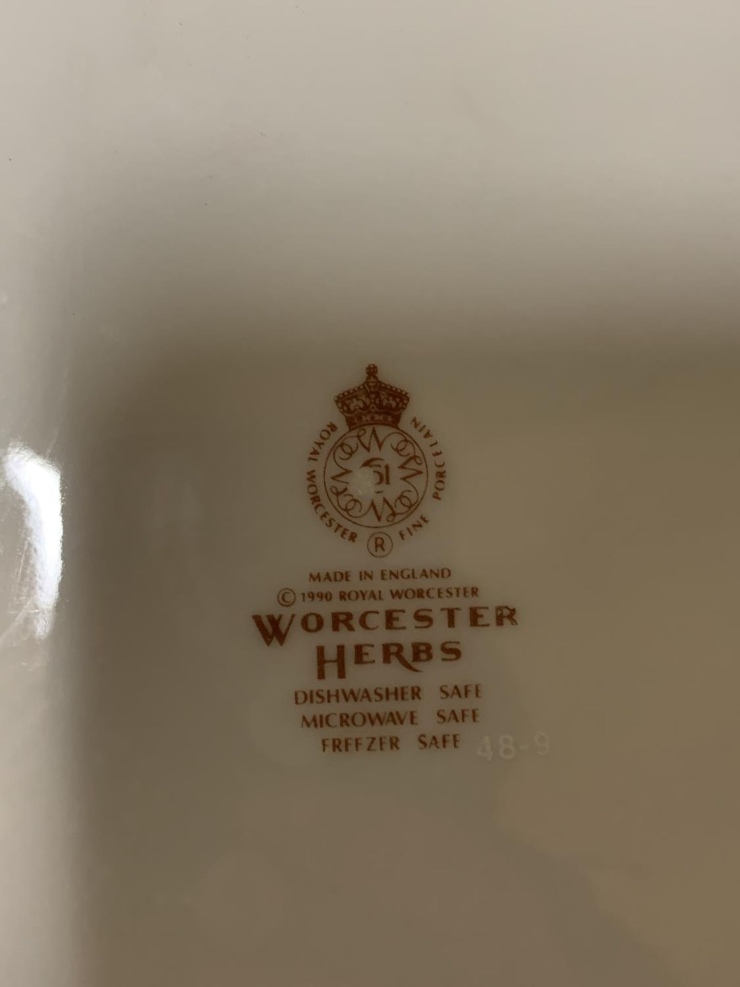 A LARGE QUANTITY OF VINTAGE PLATES TO INCLUDE ROYAL WORCESTER 'KENTMERE', ETC - Image 3 of 3