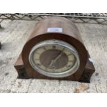 A VINTAGE WOODEN WESTMINISTER CHIMING MANTLE CLOCK