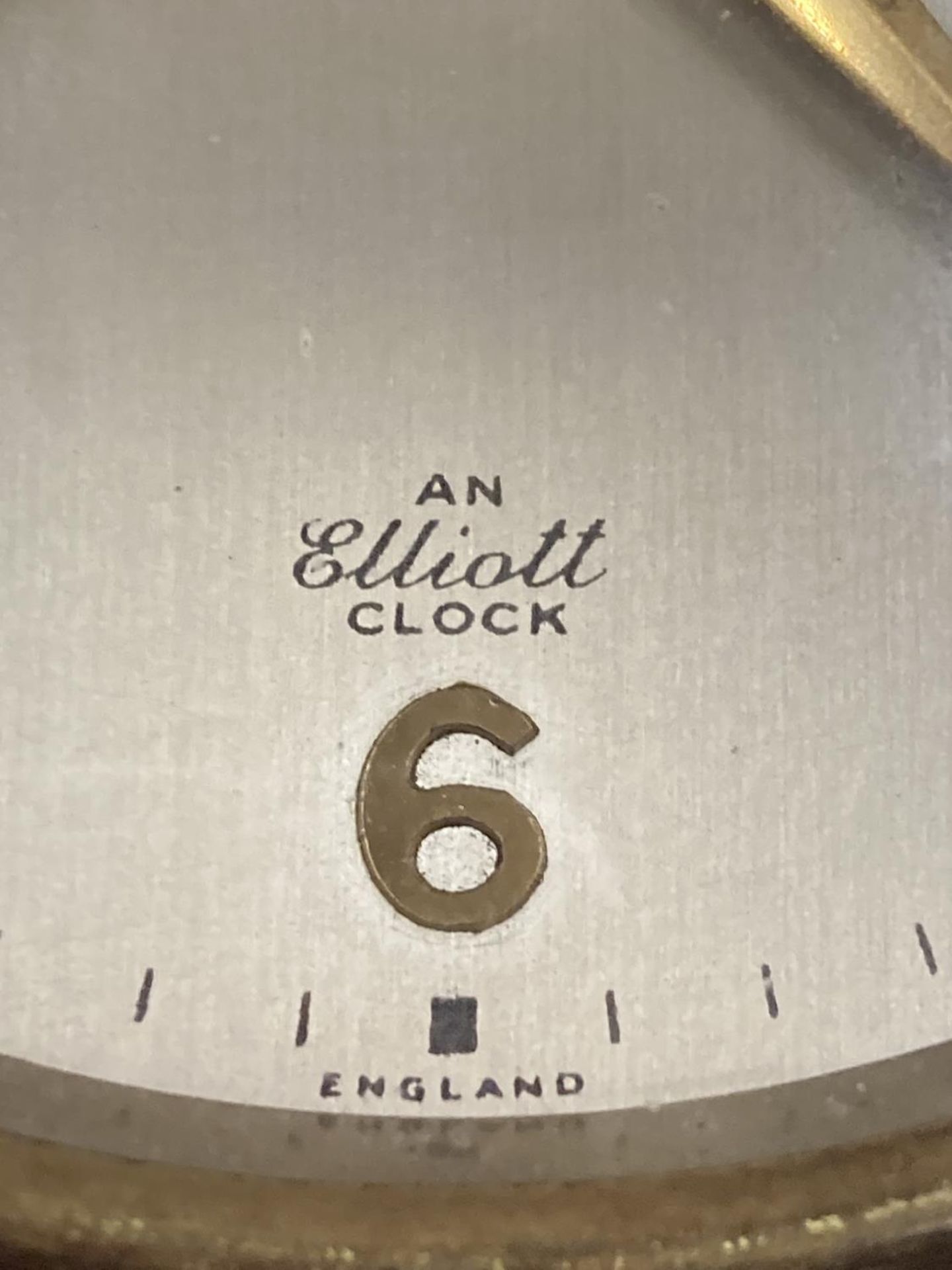 A BATTY MANCHESTER ELLIOTT DECO STYLE MANTLE CLOCK SEEN WORKING BUT NO WARRANTY - Image 6 of 6