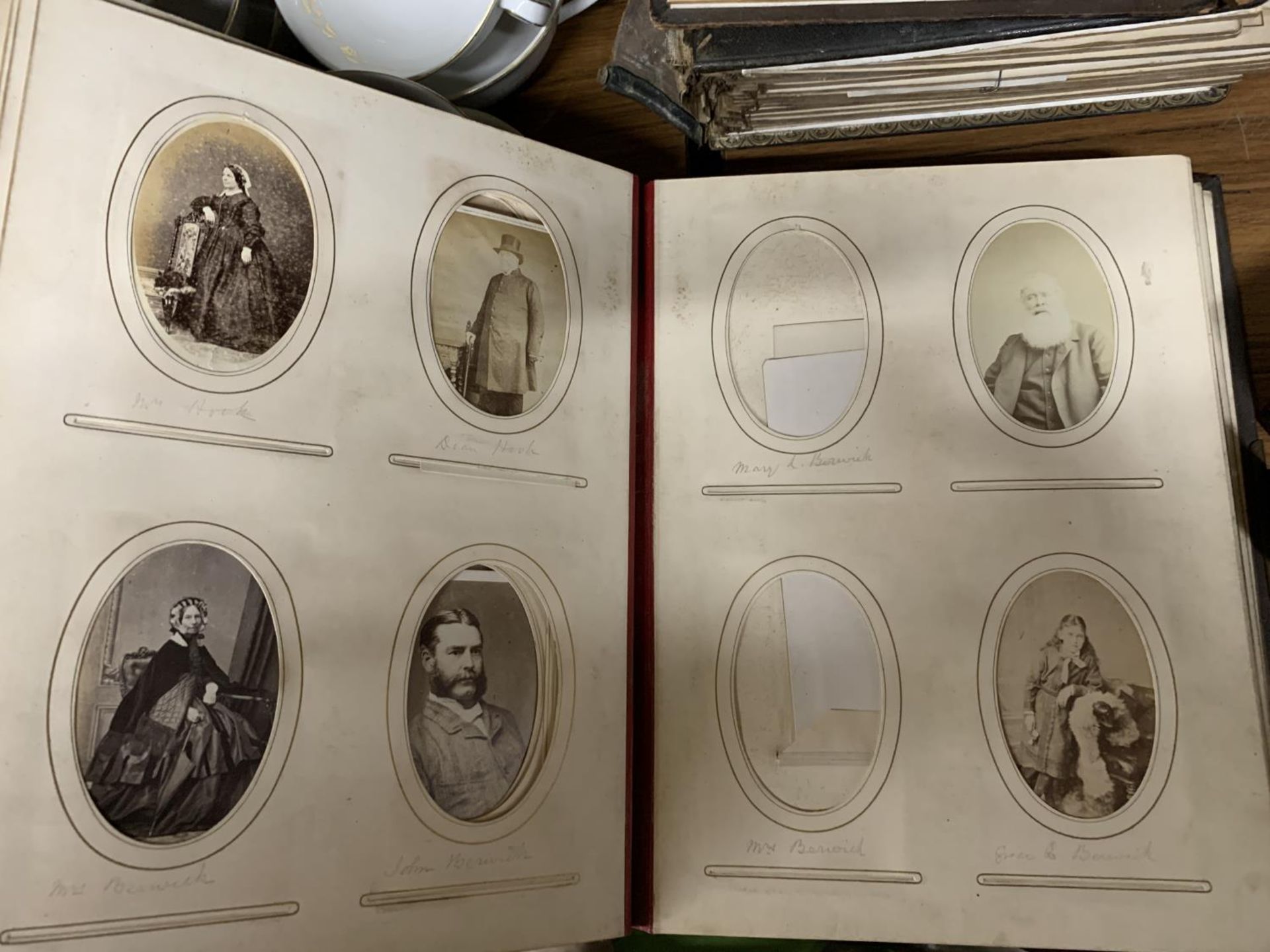 FOUR VICTORIAN PHOTO ALBUMS, SOME CONTAINING PHOTOGRAPHS - Bild 5 aus 9