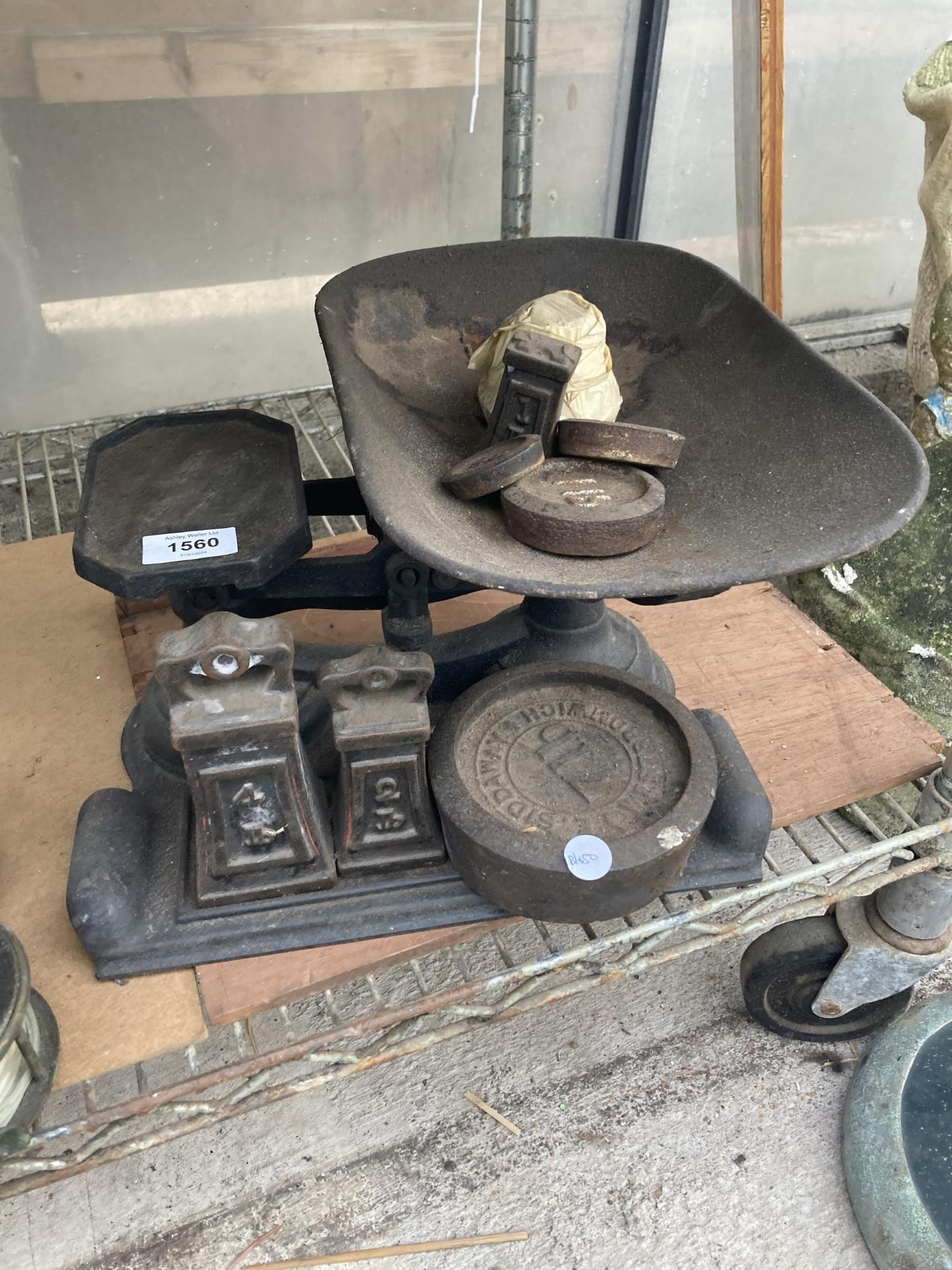 A PAIR OF VINTAGE BALANCE SCALES WITH AN ASSORTMENT OF WEIGHTS