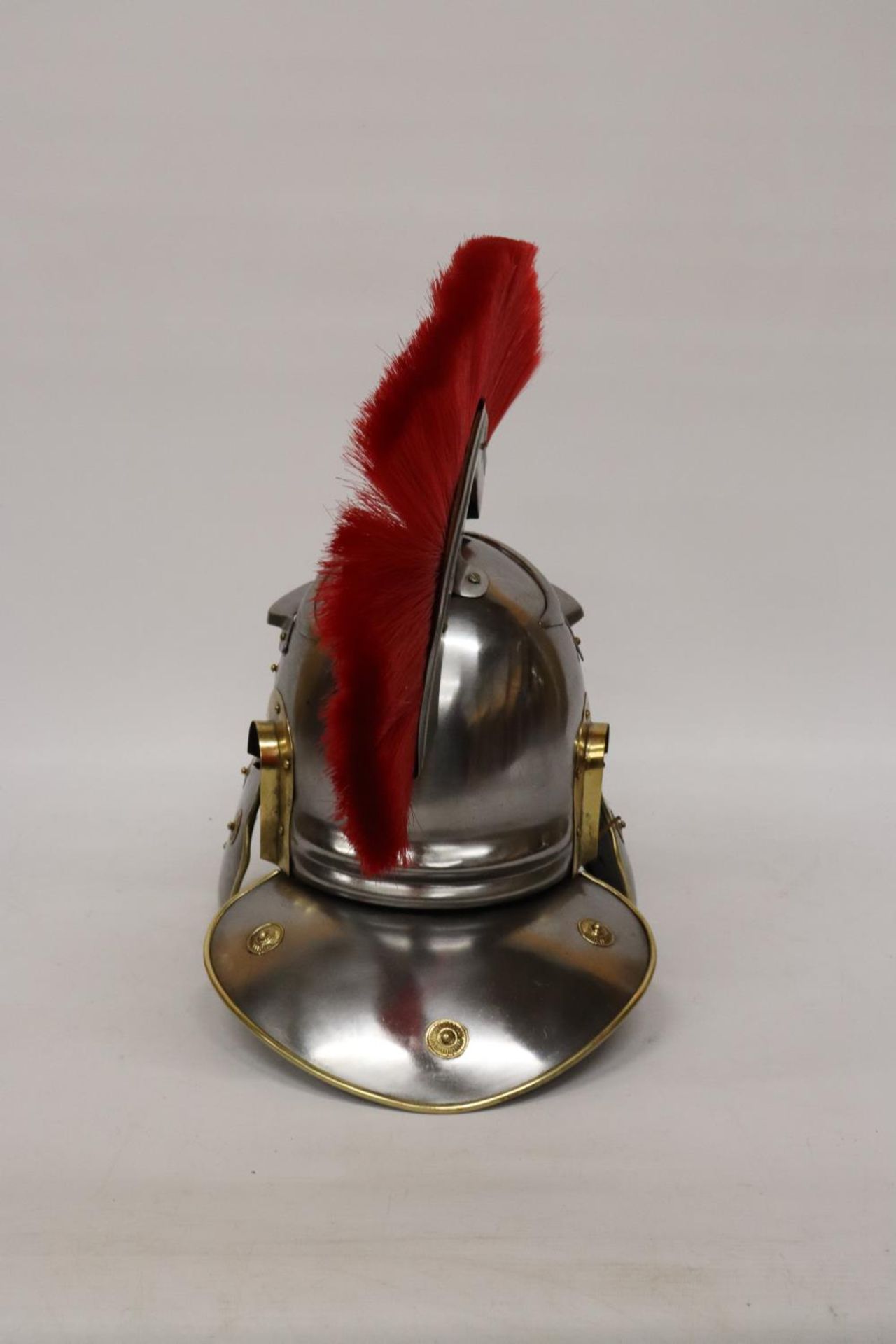 A REPRODUCTION ROMAN HELMET - Image 4 of 5