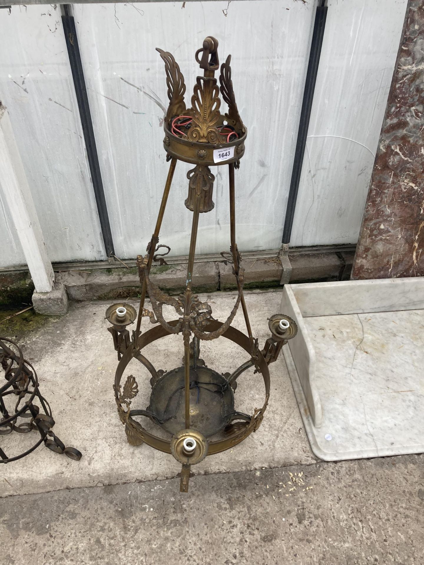 A VINTAGE BRASS THREE BRANCH CIELING LIGHT FITTING - Image 2 of 3