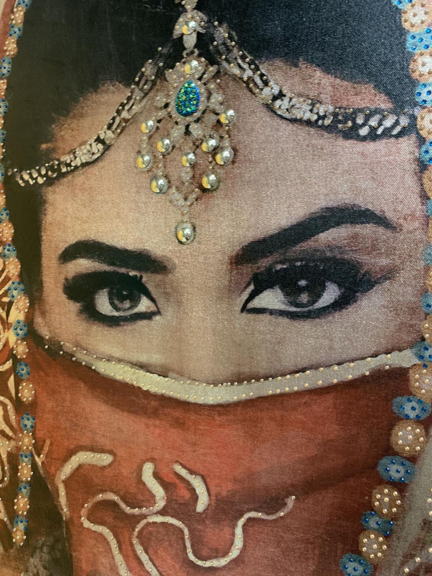 A LARGE JEWELLED EMBOSSED EASTERN LADY ON CANVAS 60CM X 90CM - Image 2 of 3