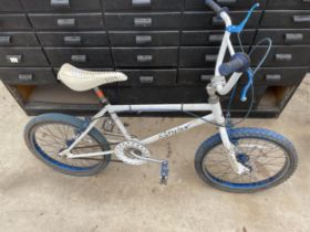 A RETRO RALEIGH STYLER BMX STYLE BIKE