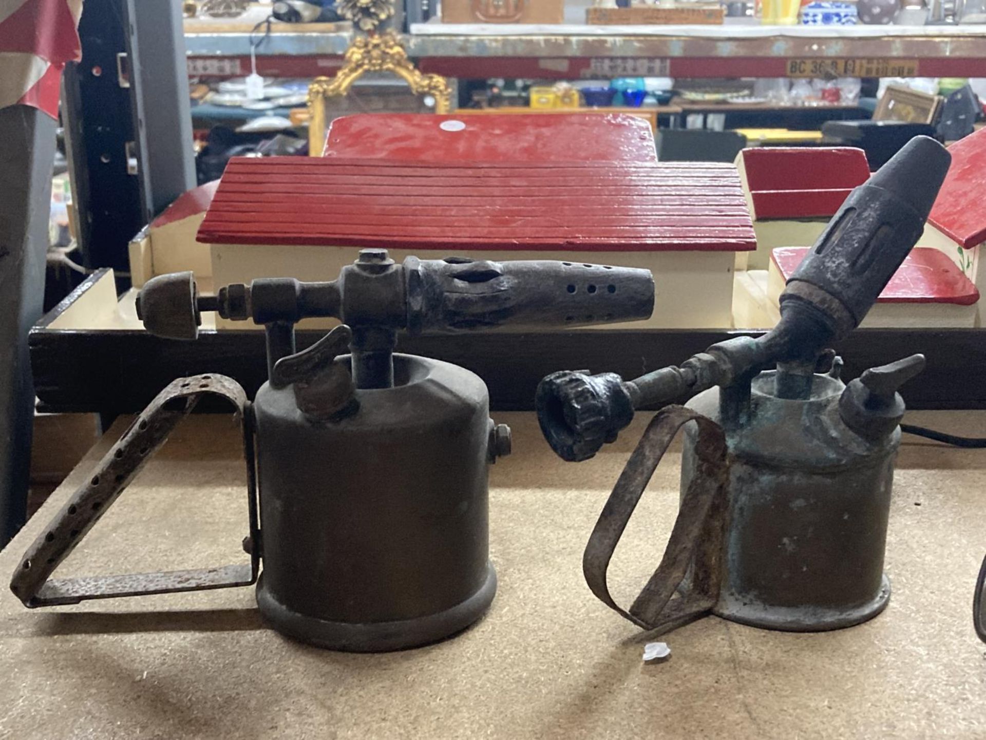 THREE ITEMS TO INCLUDE A VINTAGE FIRE EXTINGUISHER AND TWO BLOW TORCHES - Image 3 of 3