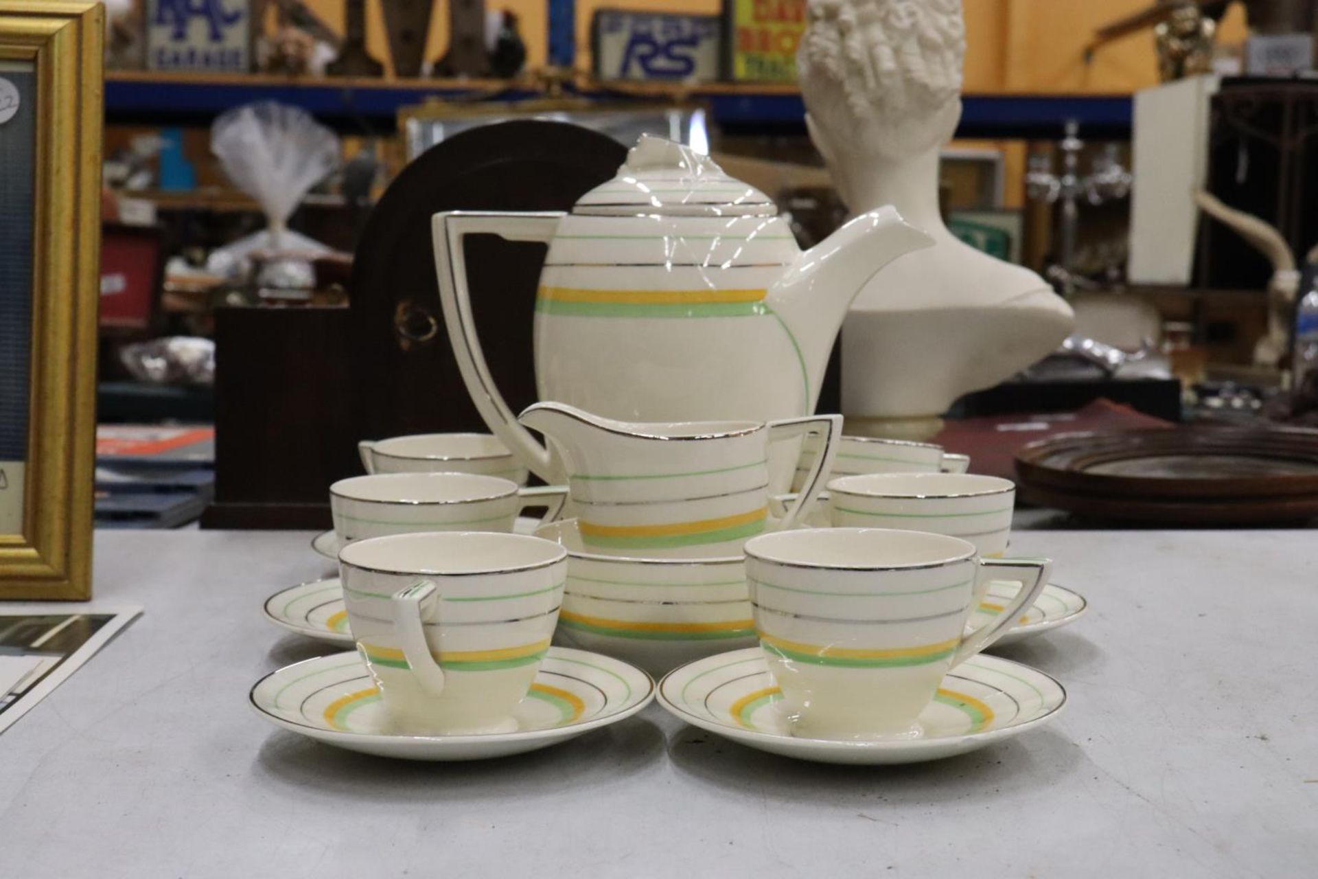 A WEDGWOOD ART DECO COFFEE SET TO INCLUDE A COFFEE POT, CREAM JUG, SUGAR BOWL, CUPS AND SAUCERS - 15 - Image 2 of 4