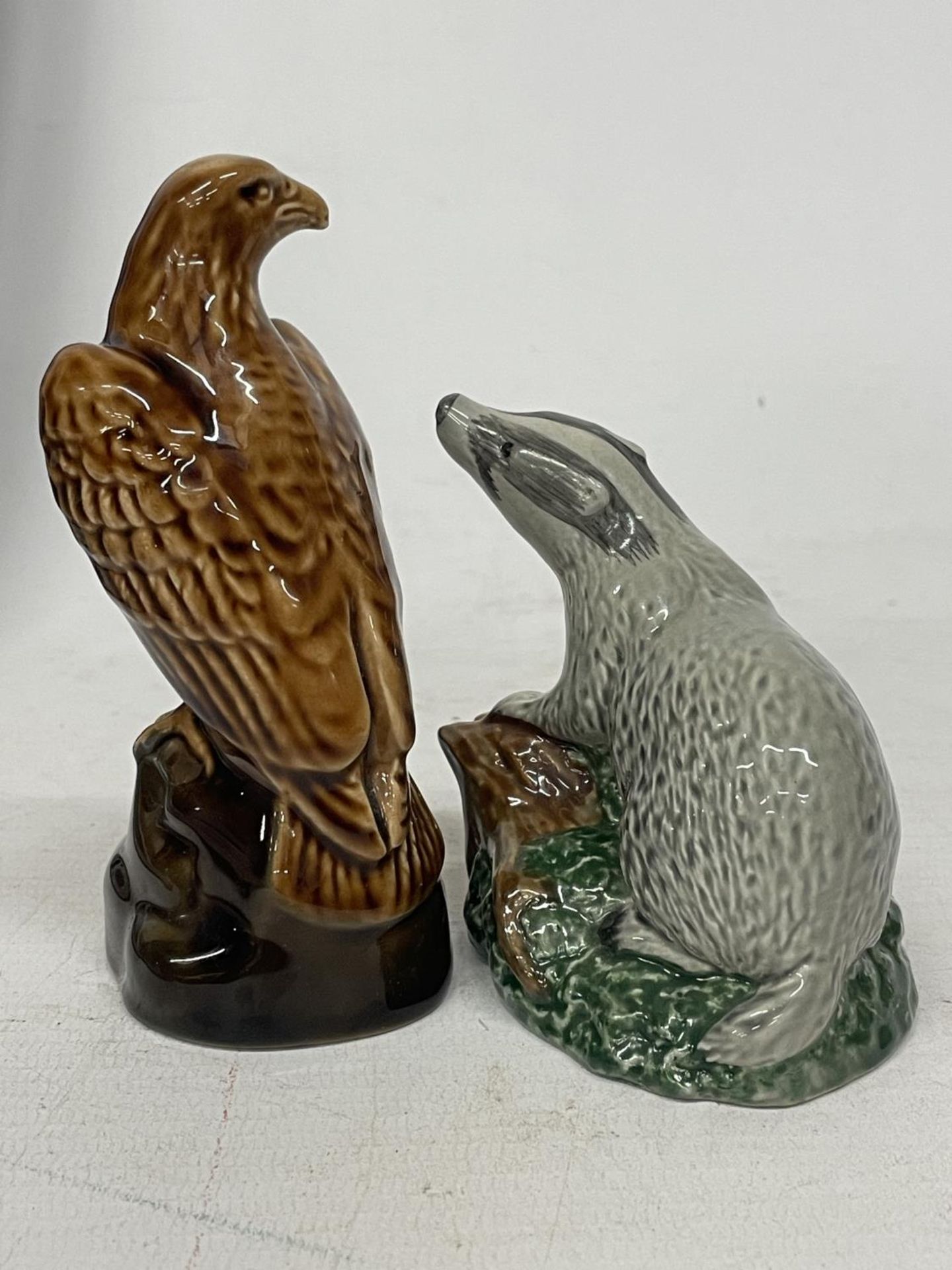 A BESWICK BENEAGLES MINIATURE SCOTCH WHISKEY EAGLE TOGETHER WITH A BADGER - Image 3 of 4