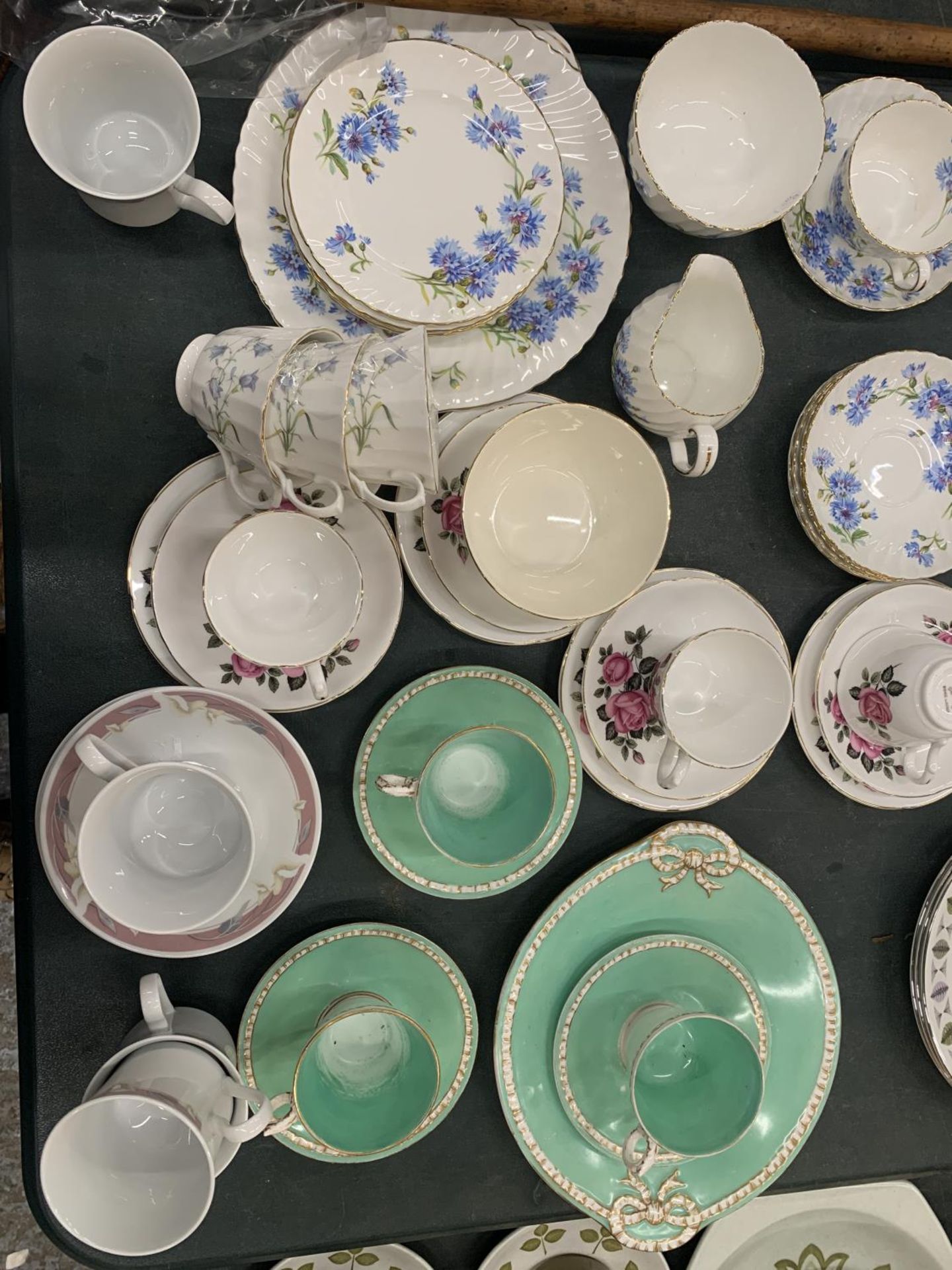 A LARGE QUANTITY OF VINTAGE TEA WARE TO INCLUDE CHINA TRIOS, ADDERLEY 'CORNFLOWER' CUP, SAUCERS, - Image 6 of 7