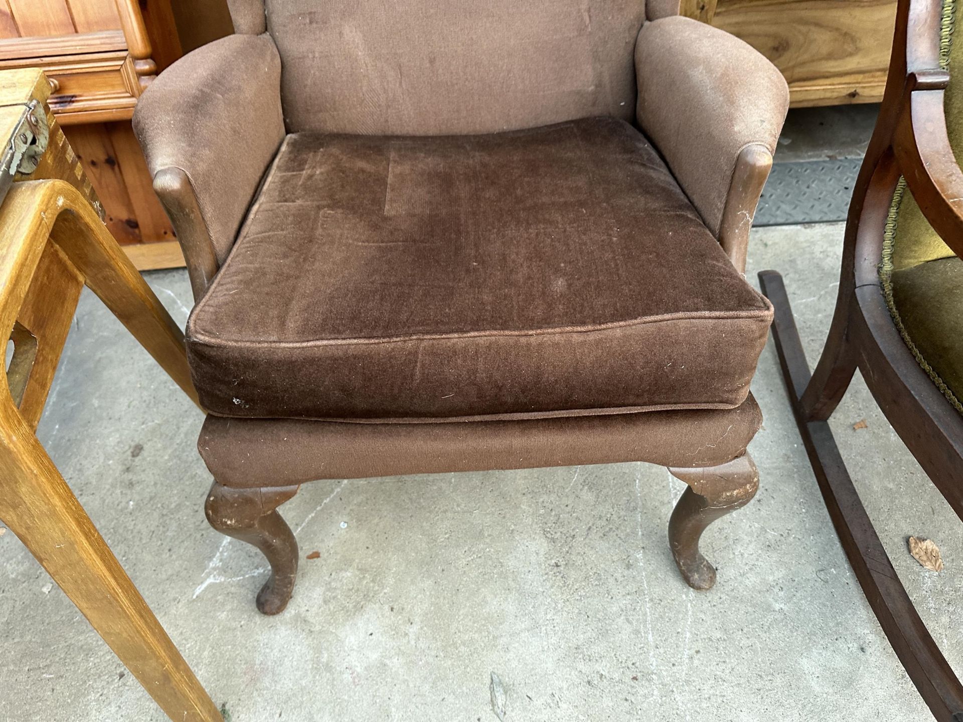 A PARKER KNOLL WINGED FIRESIDE CHAIR ON CABRIOLE FRONT LEGS MODEL NO. PK.918-19 - Image 3 of 4