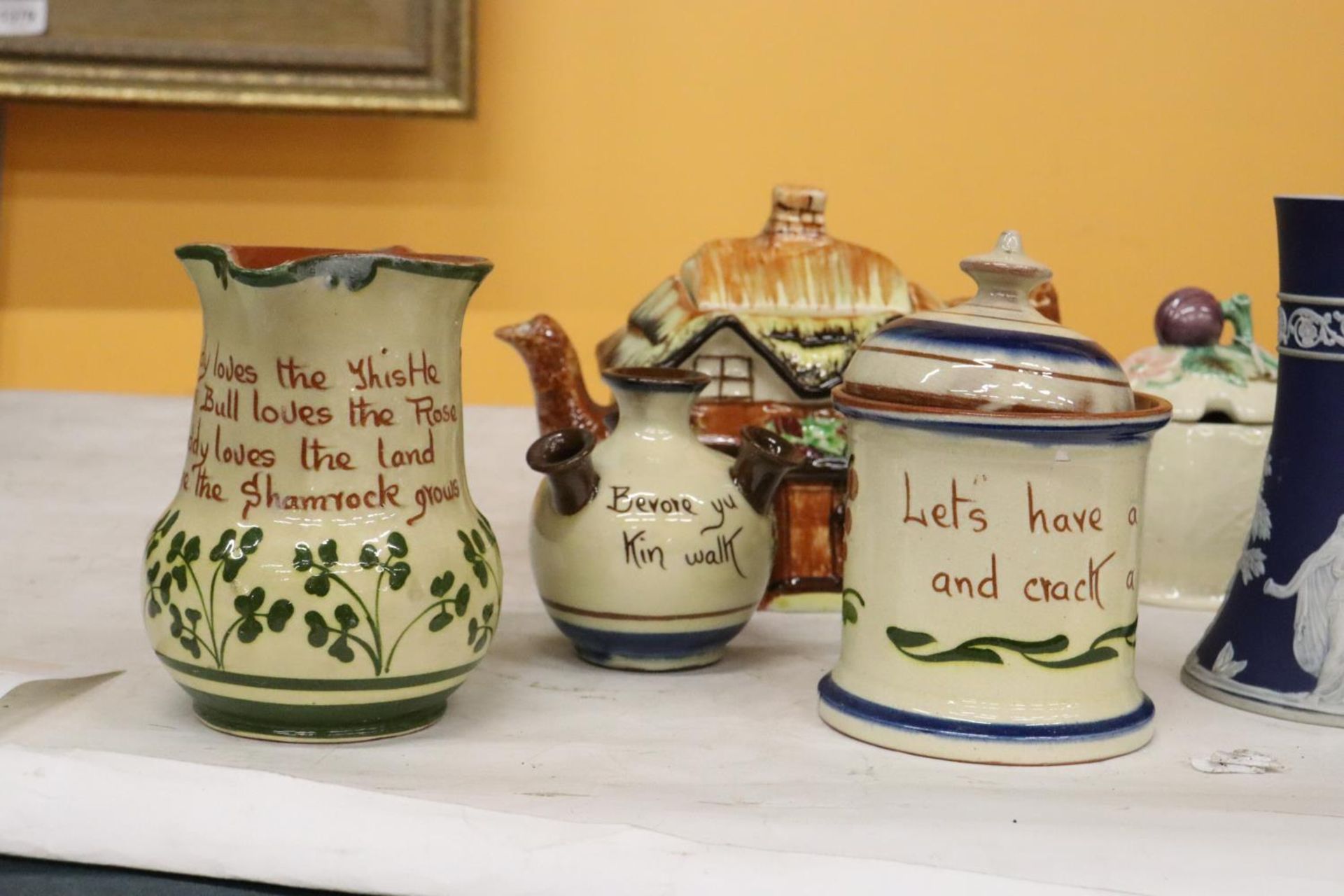 A QUANTITY OF POTTERY TO INCLUDE MOTTO WARE, ETC - Image 2 of 4