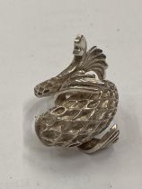 A MARKED 900 KOI CARP STYLE RING