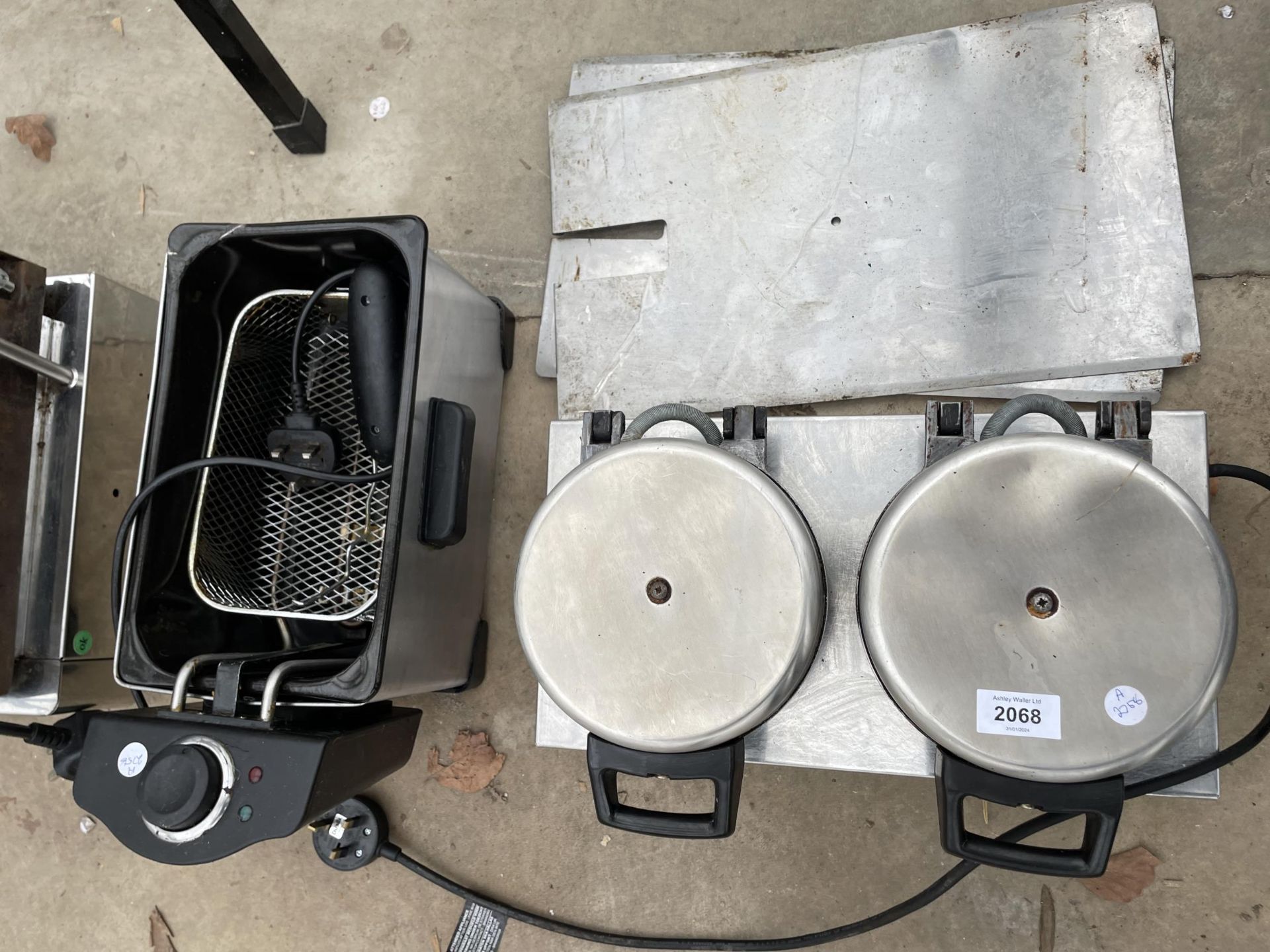 A TWO RING WAFFLE MAKER AND A DEEP FAT FRYER - Image 2 of 2
