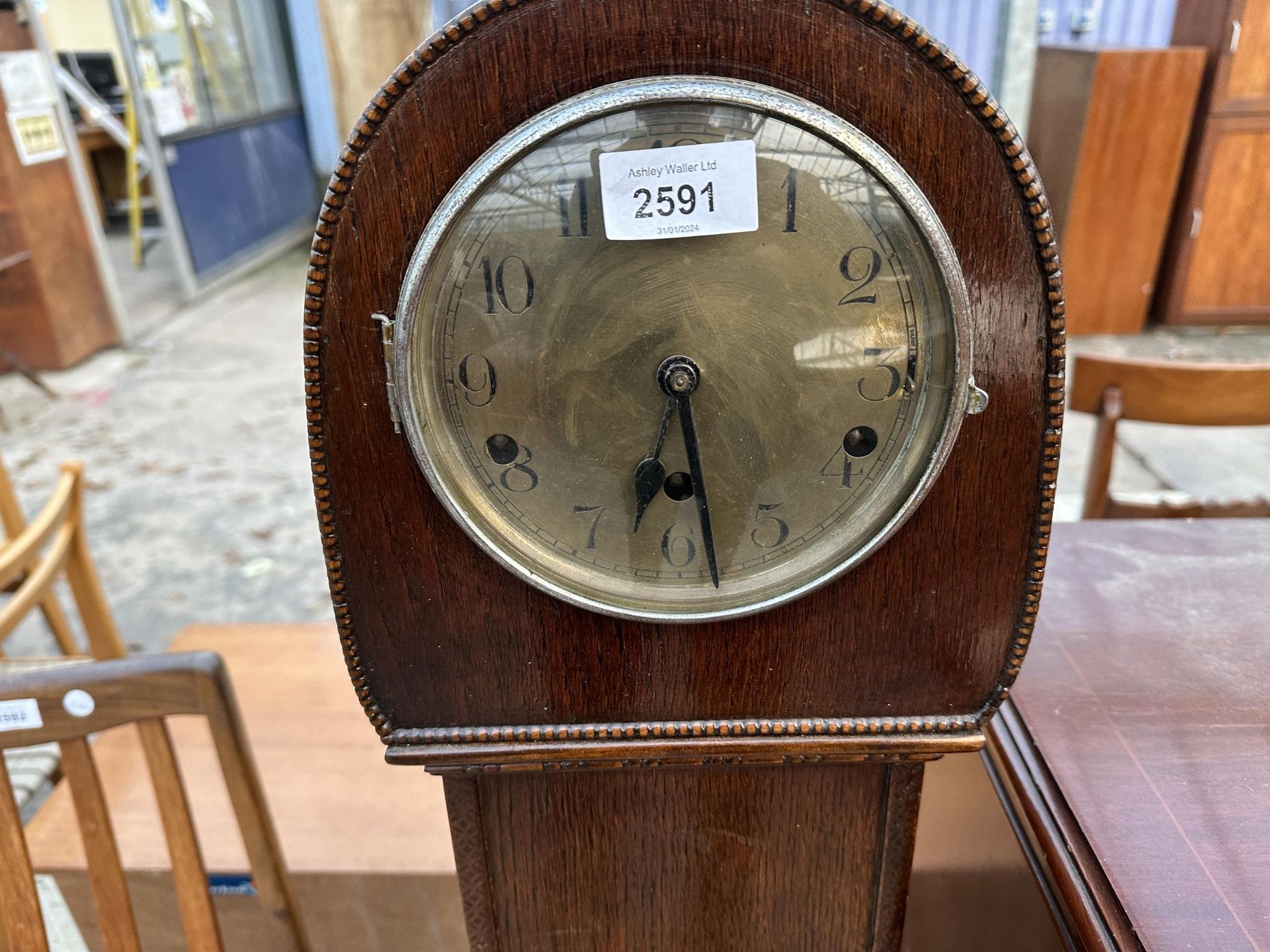 A MID CENTURY OAK GRANDMOTHER CLOCK WITH HALLER MOVEMENT - Bild 2 aus 3