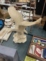 A LARGE RESIN MODEL OF AN EAGLE, HEIGHT 33CM