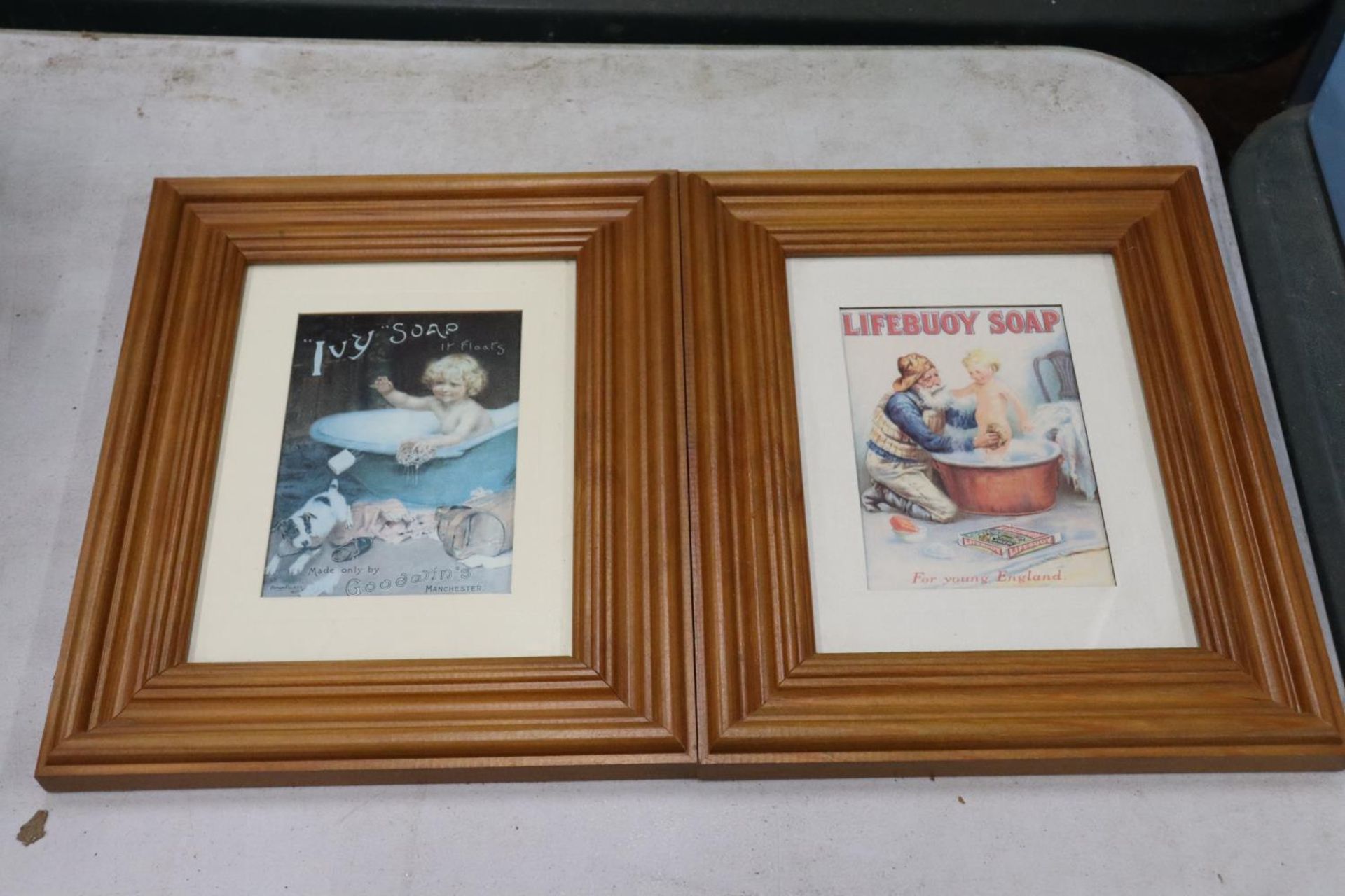 SIX FRAMED ADVERTISING PRINTS TO INCLUDE PEARS' AND LIFEBUOY SOAP, 23CM X 28CM - Bild 4 aus 5