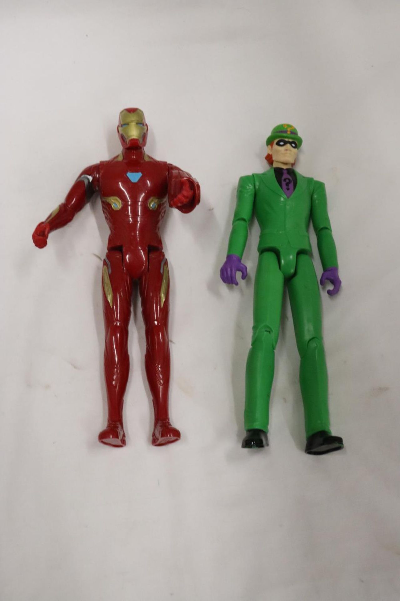 FOUR ACTION FIGURE TOYS TO INCLUDE DARTH VADER, A STORM TROOPER, THE RIDDLER AND IRON MAN - Bild 3 aus 4