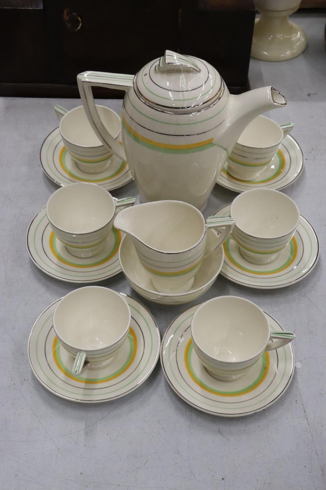 A WEDGWOOD ART DECO COFFEE SET TO INCLUDE A COFFEE POT, CREAM JUG, SUGAR BOWL, CUPS AND SAUCERS - 15