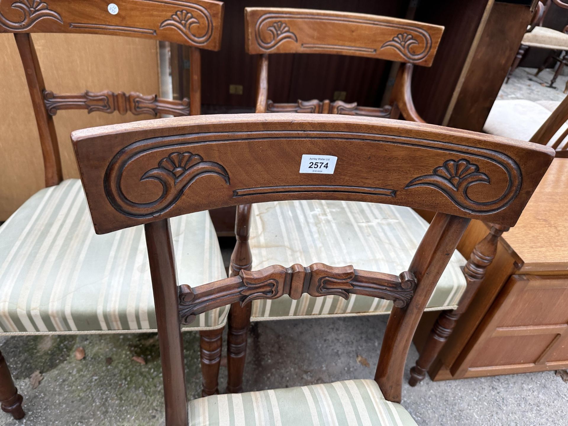 TWO VICTORIAN MAHOGANY DINING CHAIRS AND MATCHING CARVER - Image 2 of 4