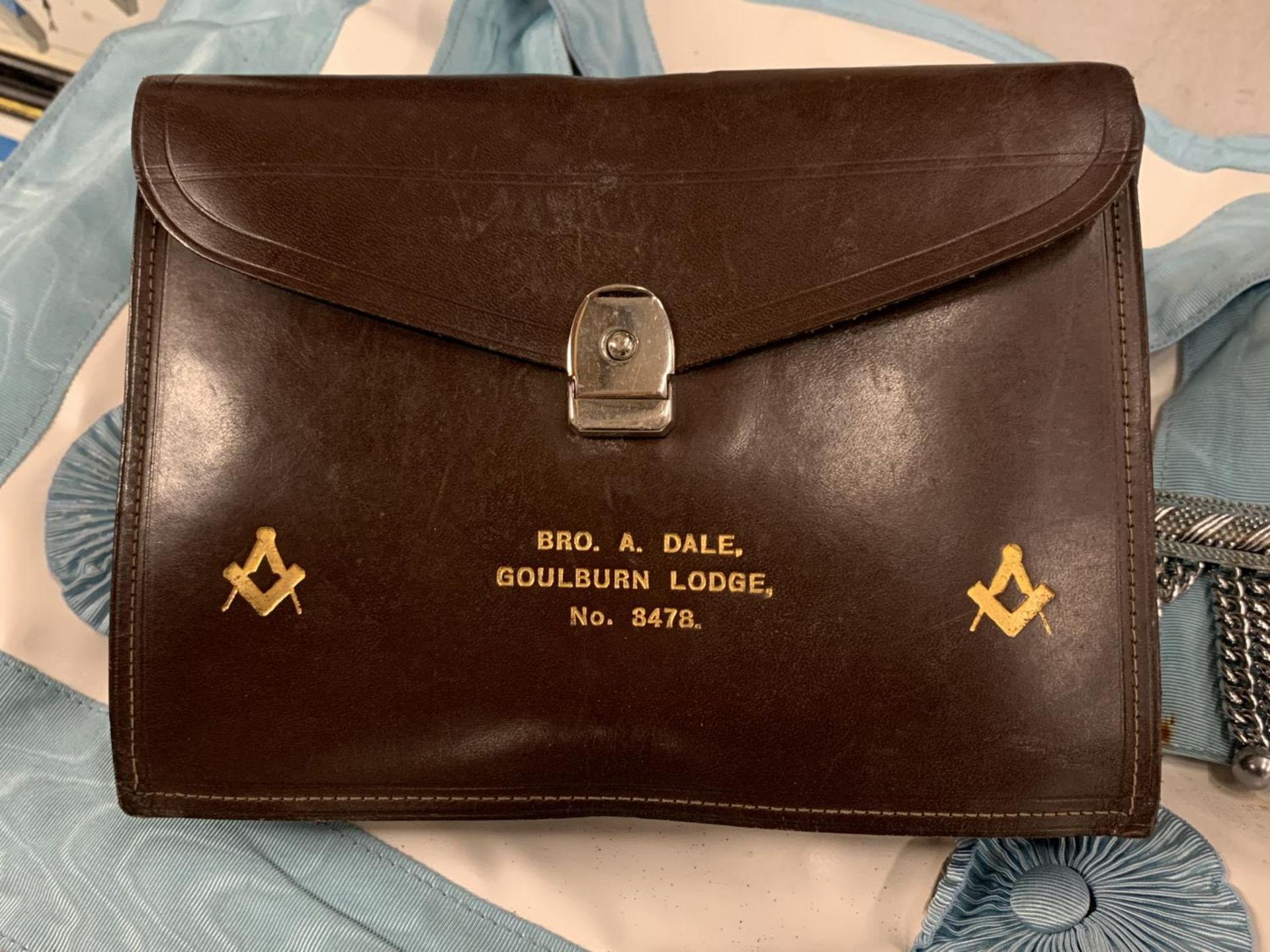 A MASONIMC APRON IN A LEATHER POUCH BELONGED TO BRO. A. DALE, GOULBURN LODGE, NO. 8478 - Image 3 of 3