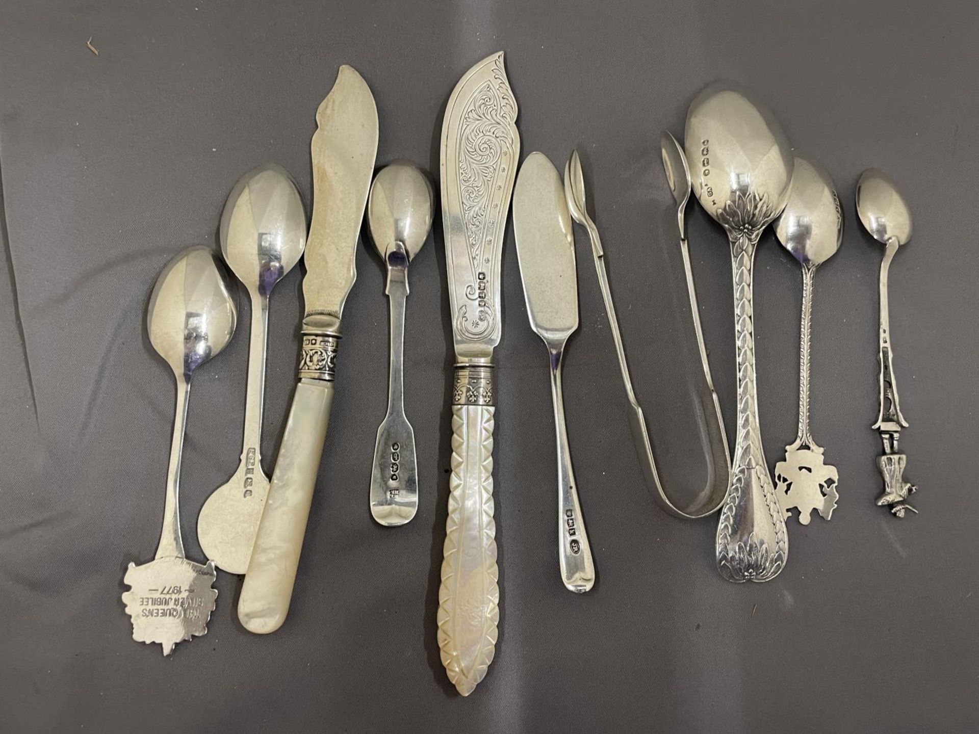 TEN PIECES OF VARIOUS MARKED SILVER ITEMS TO INCLUDE NIPS, FORKS, SPOONS AND KNIVES - Image 8 of 8