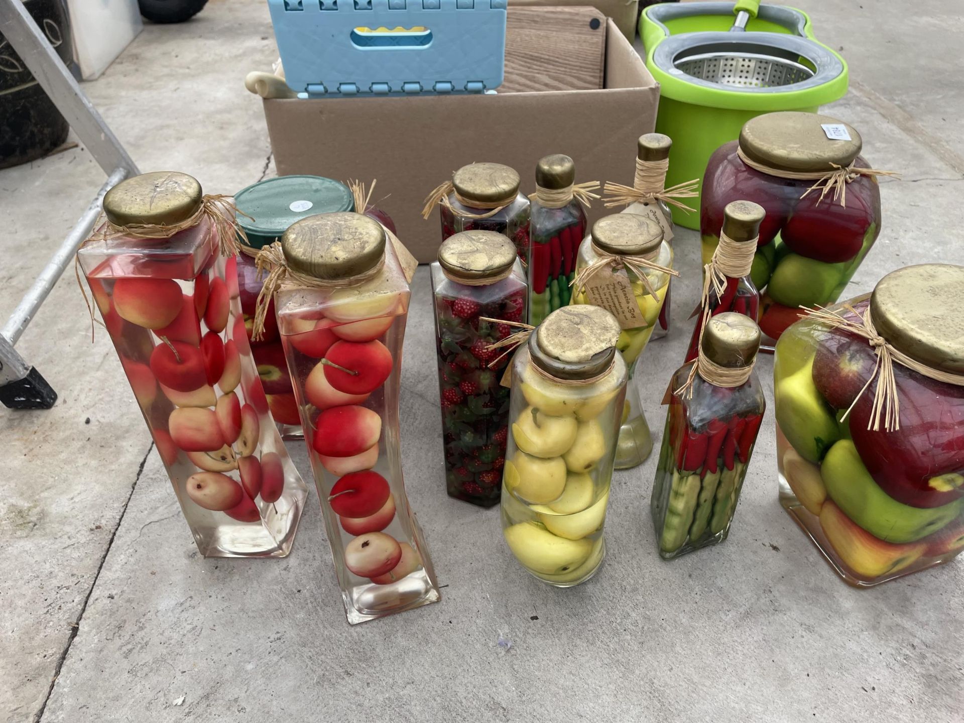 AN ASSORTMENT OF DECORATIVE STORAGE JARS CONTAINING ARTIFICIAL FRUIT - Image 3 of 6