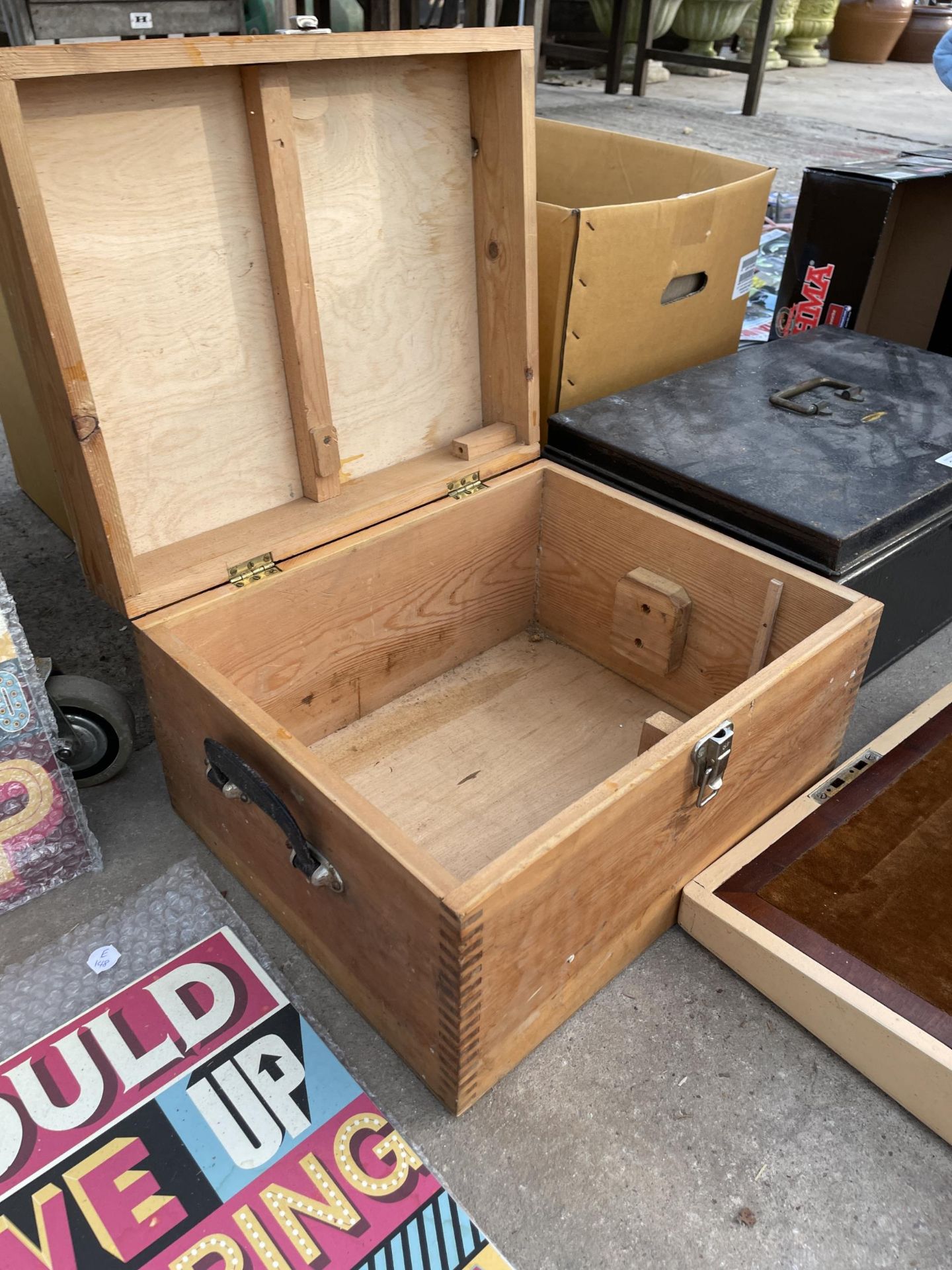 A WRITING SLOPE, A DEED TIN AND A WOODEN STORAGE BOX - Image 3 of 3