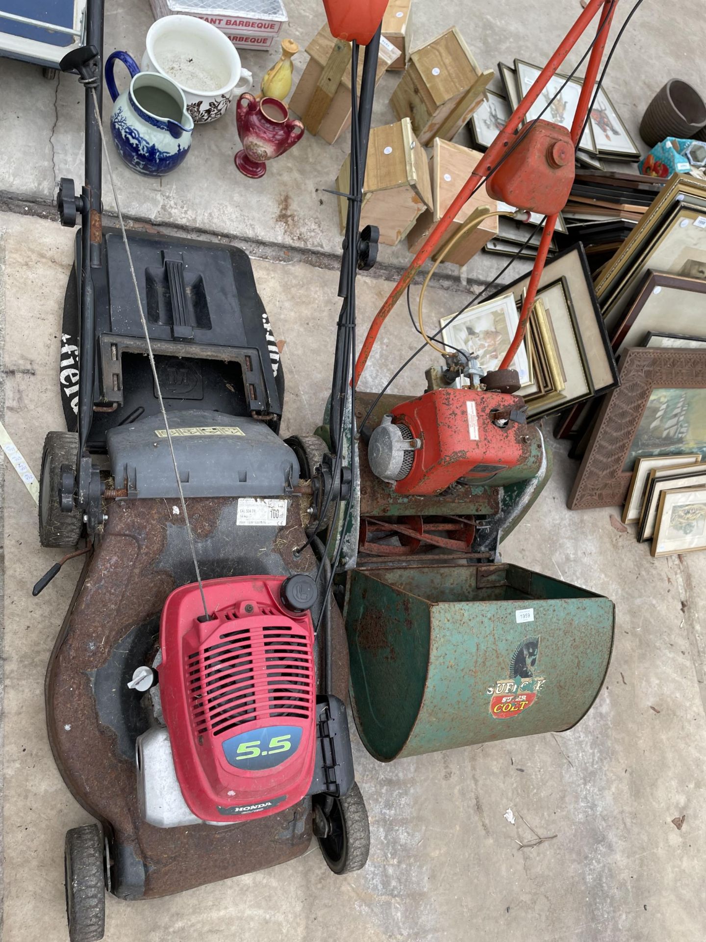 A SUFFOLK SPER COLT CYLINDER MOWER AND A HONDA ROTARY LAWN MOWER - Image 3 of 3