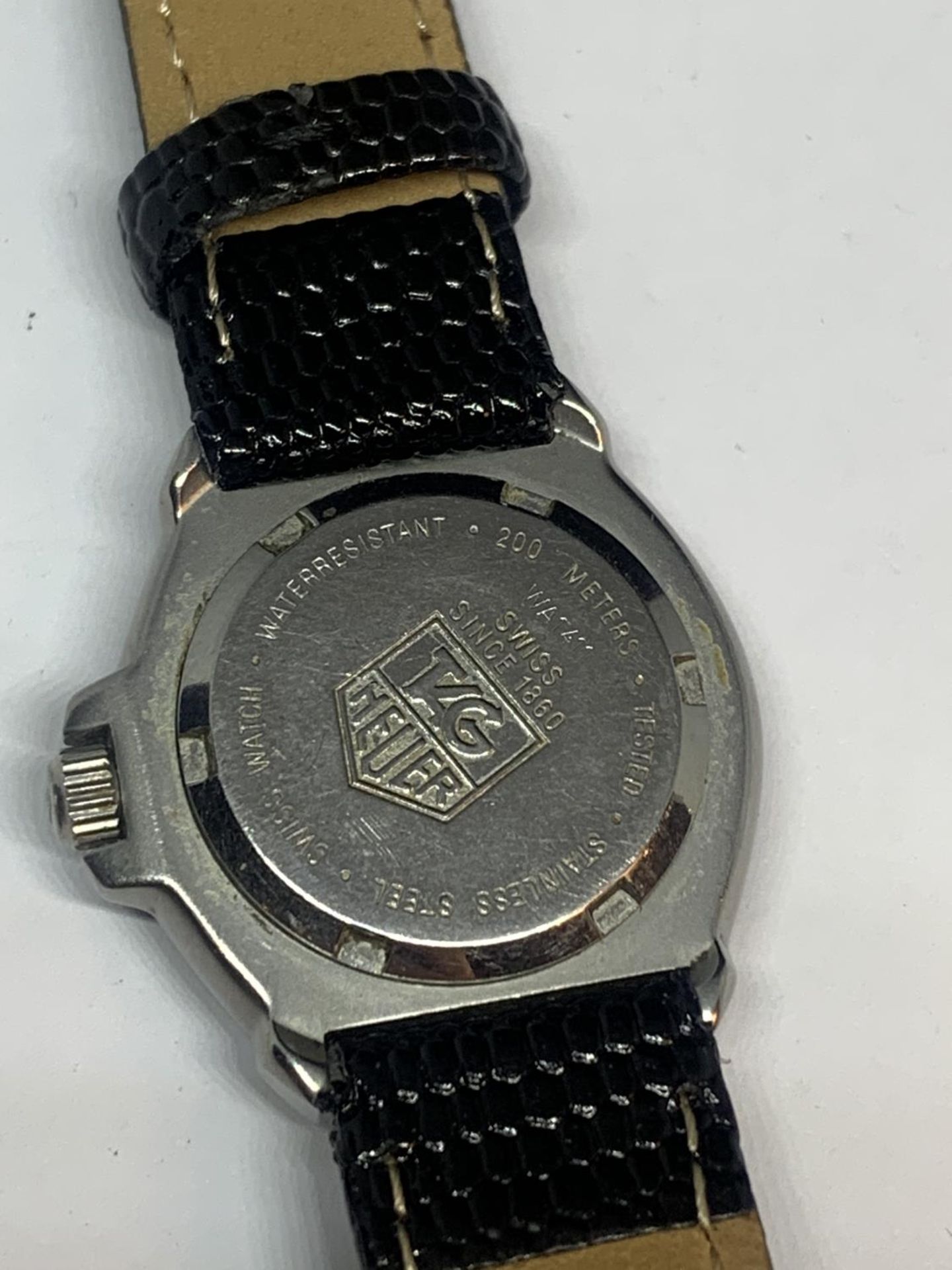 A VINTAGE TAG HEUER FORMULA I WRIST WATCH SEEN WORKING BUT NO WARRANTY - Bild 3 aus 3