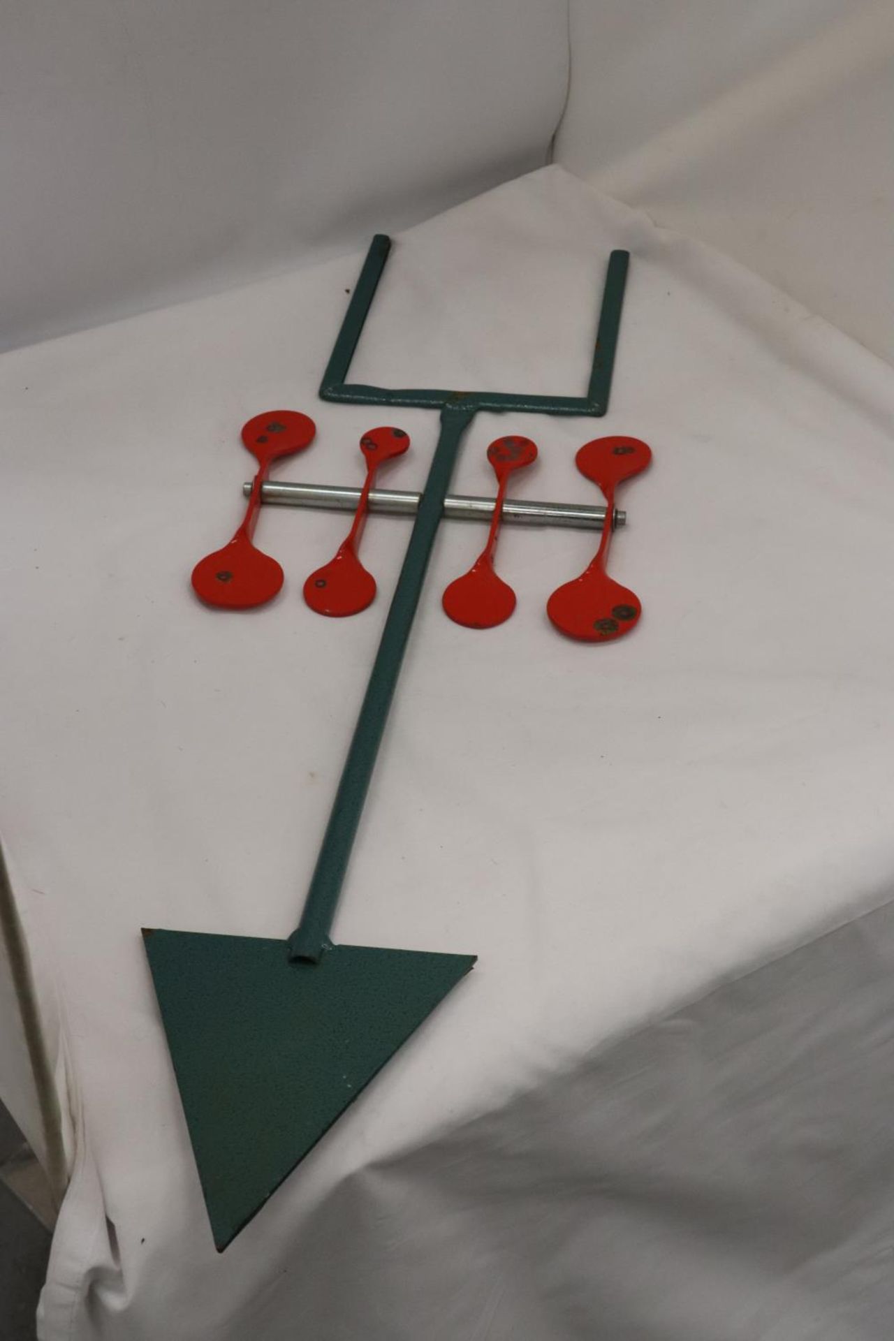 A METAL SPINNING TARGET FOR RIFLE PRACTICE - Image 2 of 4
