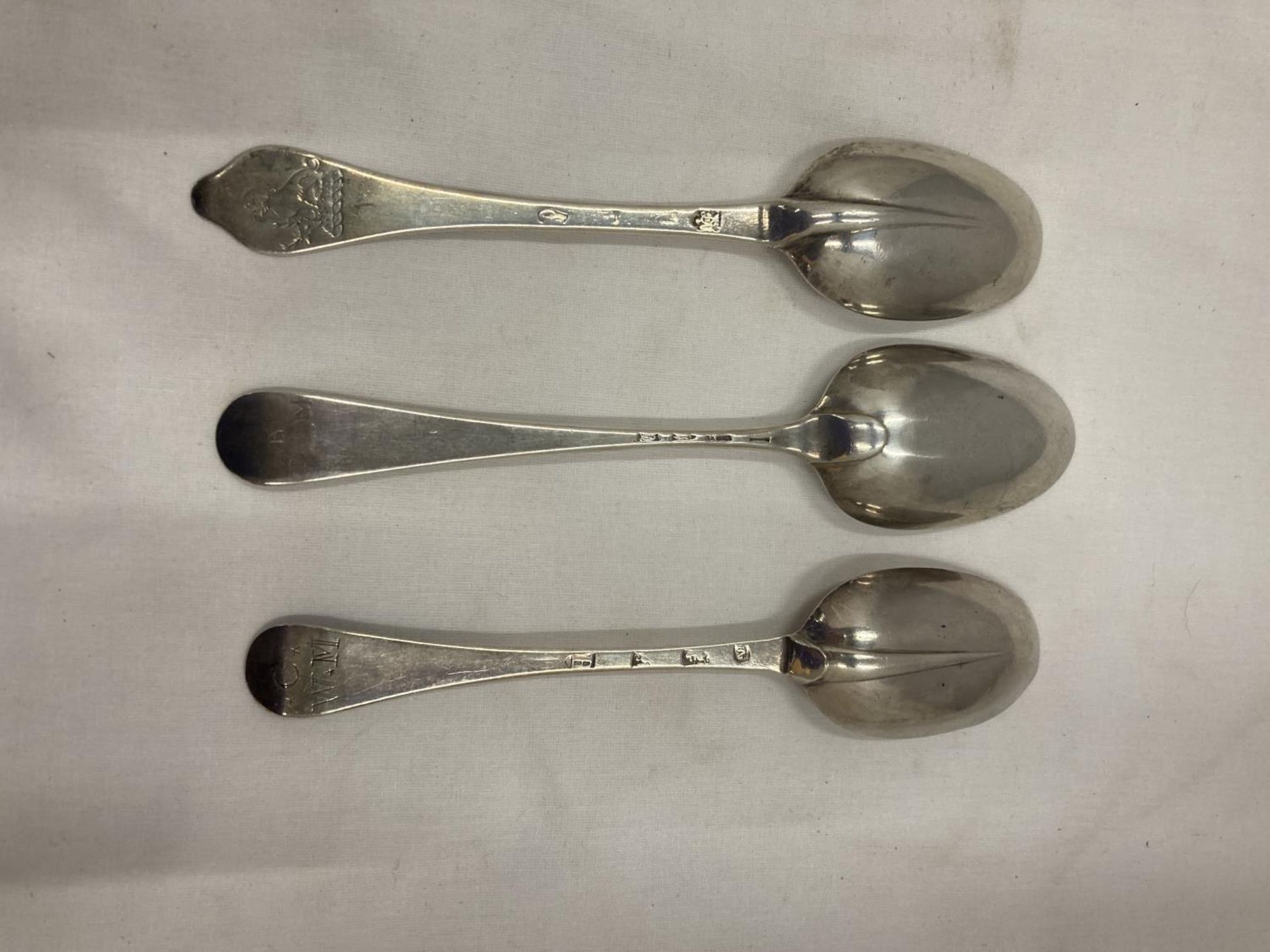 THREE MARKED SILVER SERVING SPOONS GROSS WEIGHT 393.3 GRAMS - Image 2 of 5