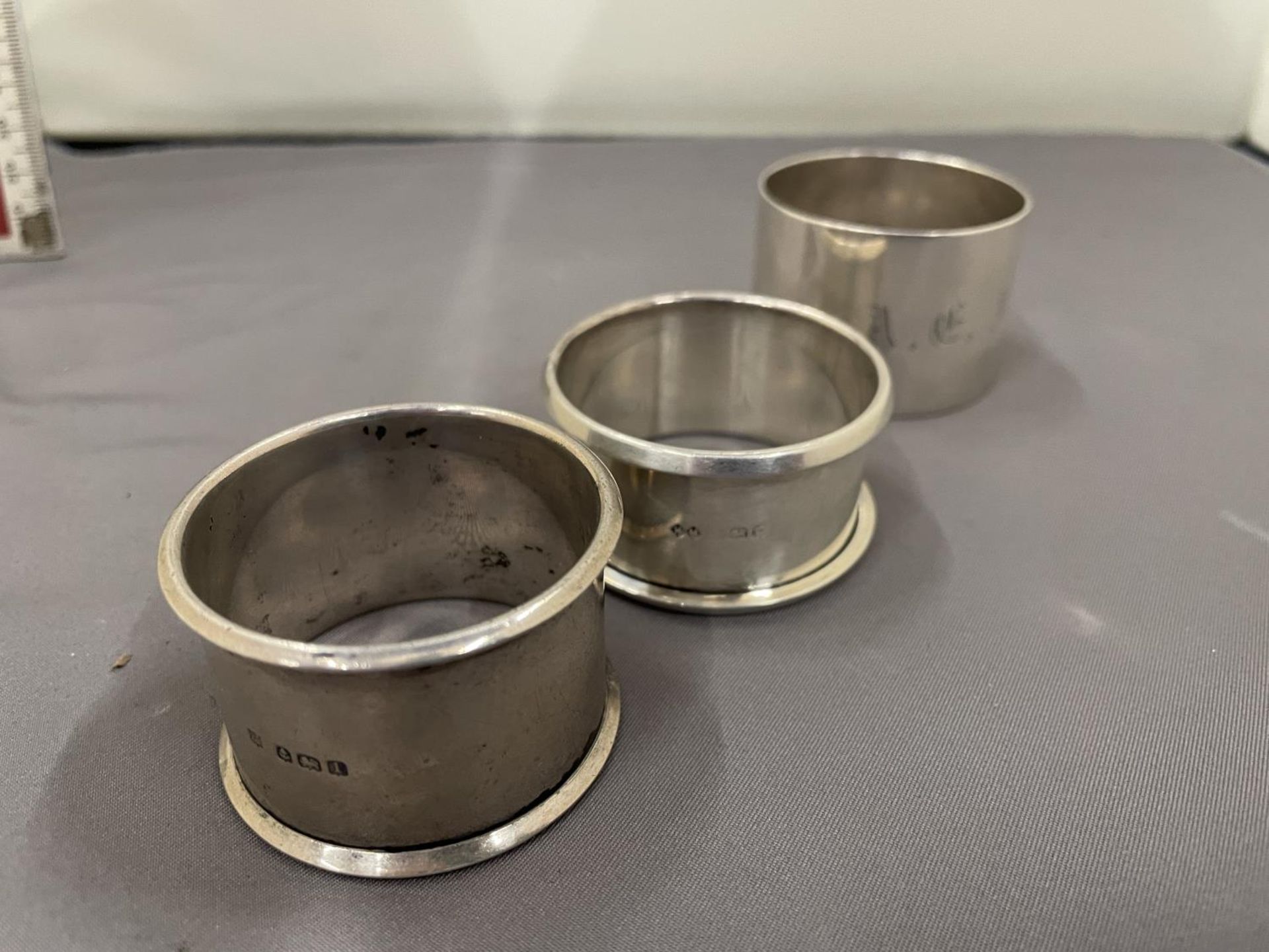 THREE HALLMARKED SILVER NAPKIN RINGS GROSS WEIGHT 83.6 GRAMS - Image 3 of 8