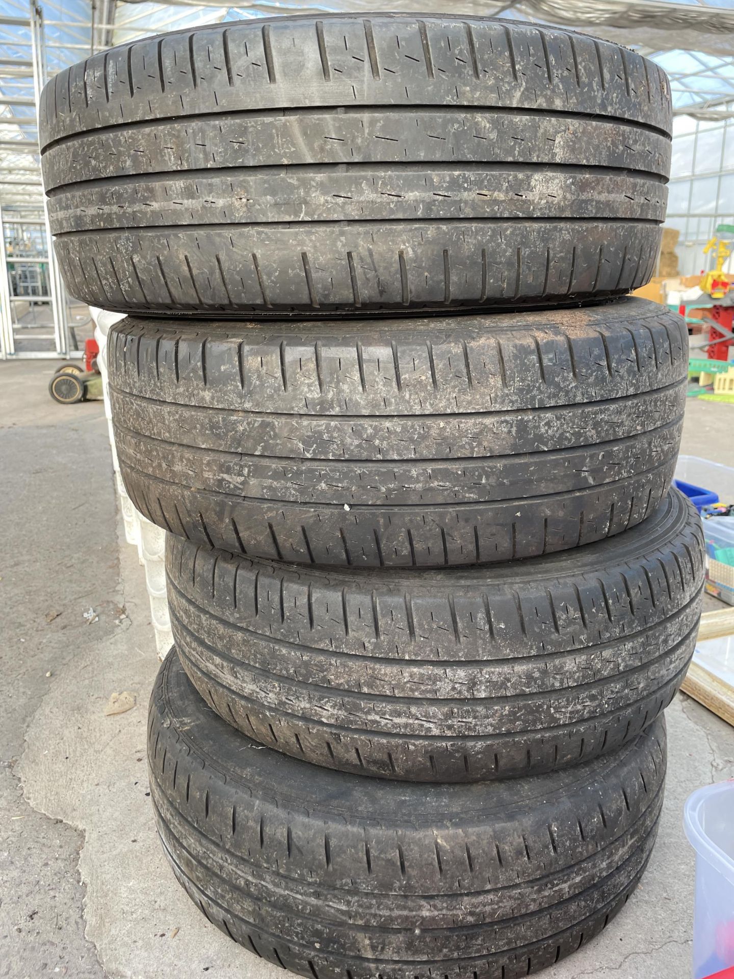 A SET OF FOUR MERCEDES BENZ RIMS WITH 225/60R16C TYRES - Image 3 of 5