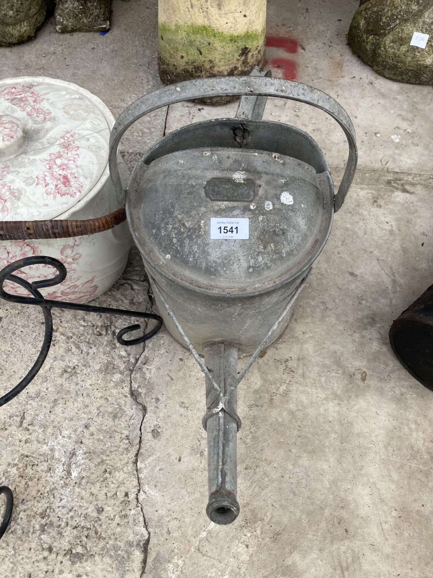 THREE ITEMS TO INCLUDE A GALVANISED WATERING CAN AND A CERAMIC SLOP PALE ETC - Image 2 of 3