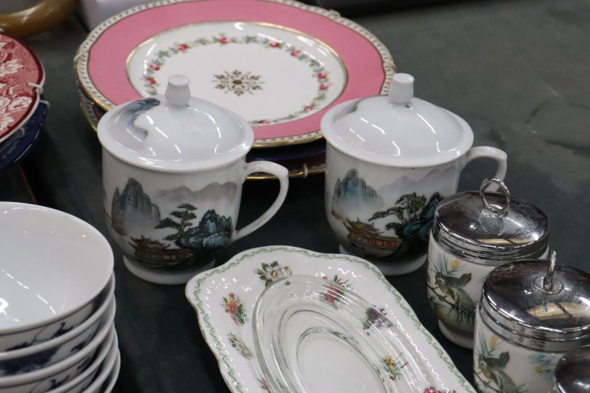 VARIOUS CERAMICS TO INCLUDE ROYAL WORCESTER EGG CODDLERS. - Image 5 of 6