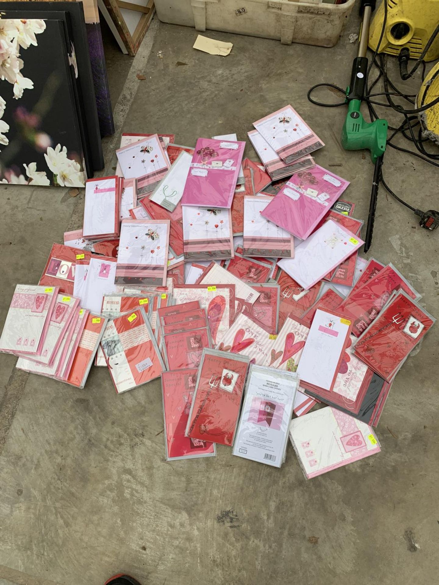 AN ASSORTMENT OF VARIOUS AS NEW VALENTINES GREETINGS CARDS