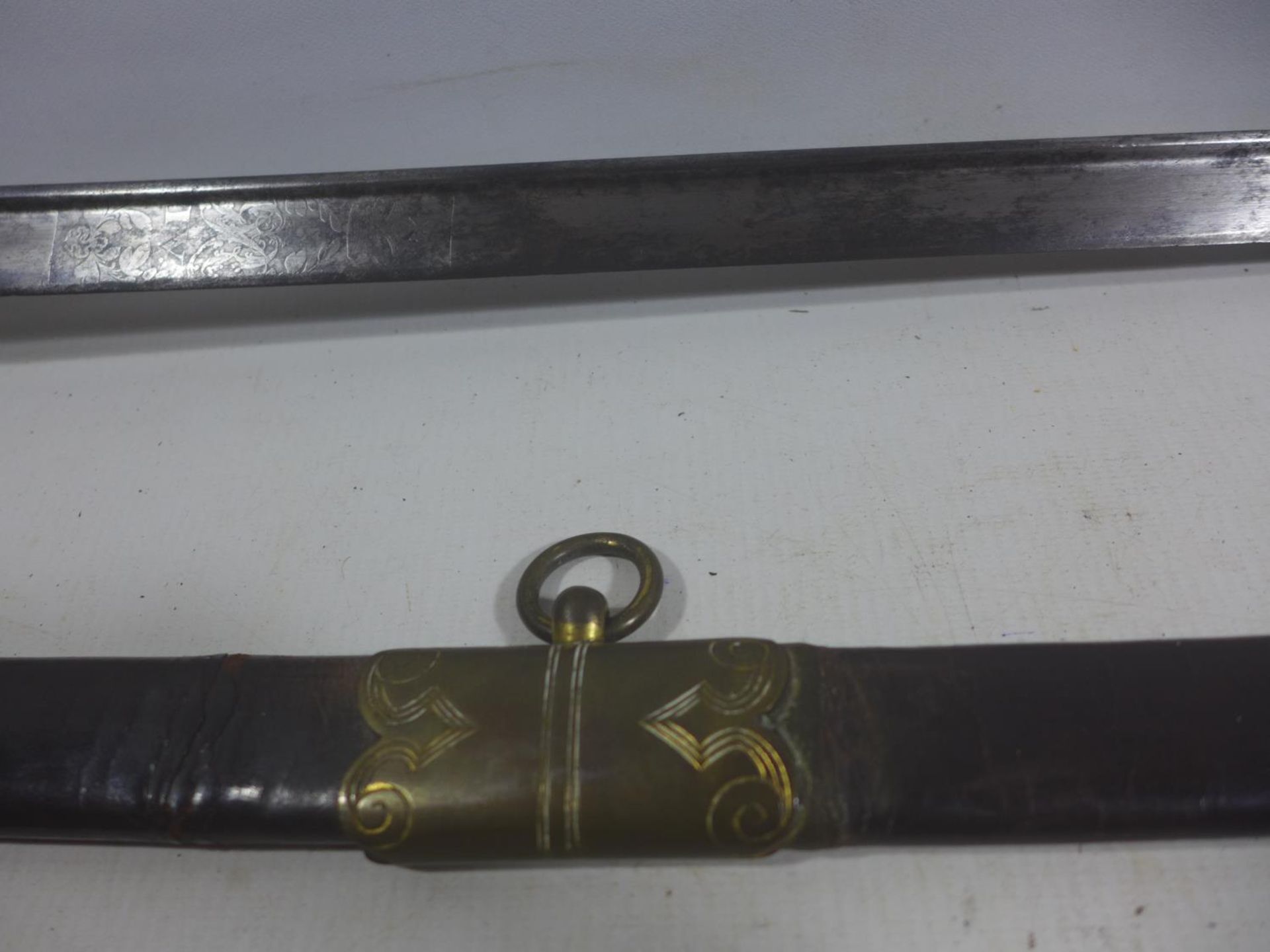 A WILLIAM IV 1822 PATTERN OFFICERS SWORD AND SCABBARD, 82CM BLADE WITH ACID ETCHED DECORATION, - Image 3 of 9