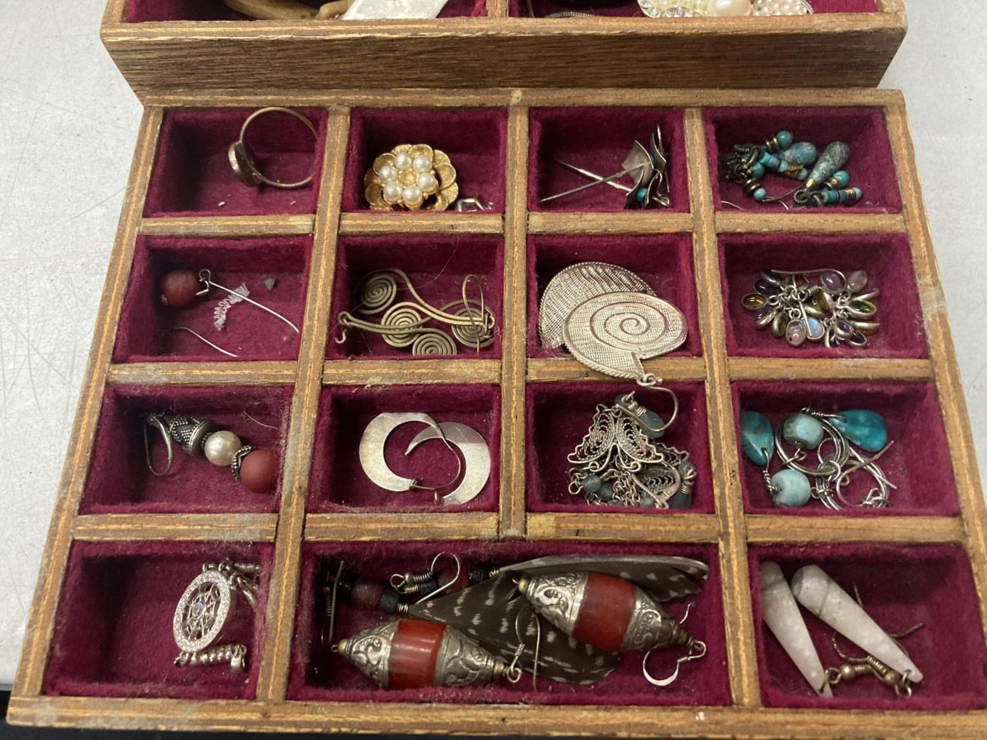 TWO JEWELLERY BOXES TO CONTAIN A LARGE QUANTITY OF COSTUME JEWELLERY - Image 2 of 5